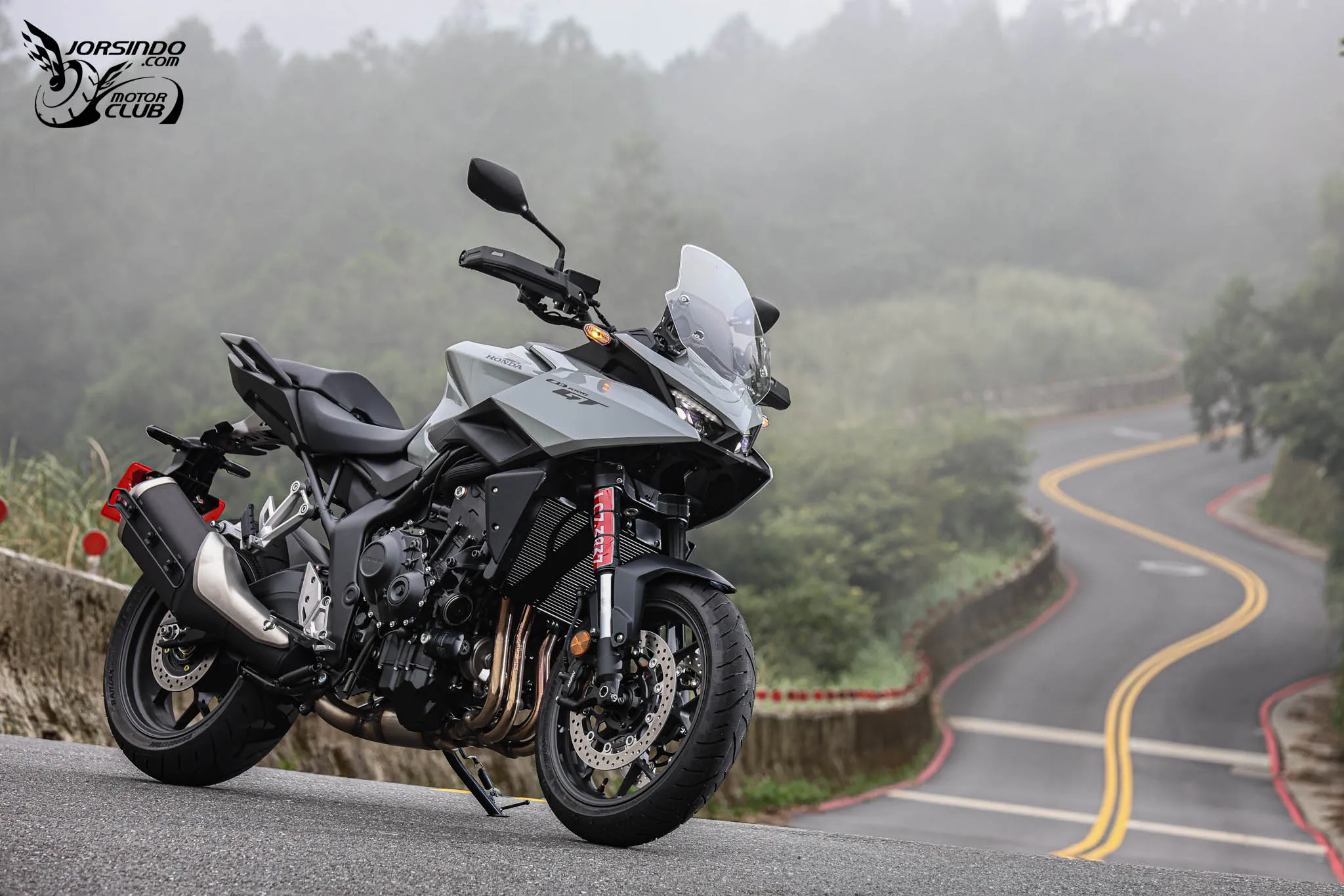 Honda CB1000GT 旅跑試駕｜跑車引擎、電子懸吊，CB 族系配備天花板1686|小老婆汽機車資訊網