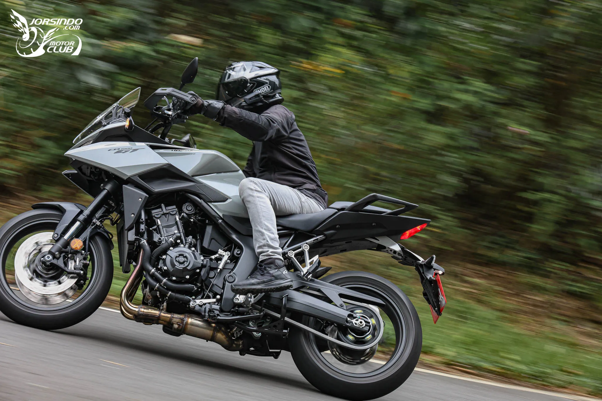 Honda CB1000GT 旅跑試駕｜跑車引擎、電子懸吊，CB 族系配備天花板4089|小老婆汽機車資訊網