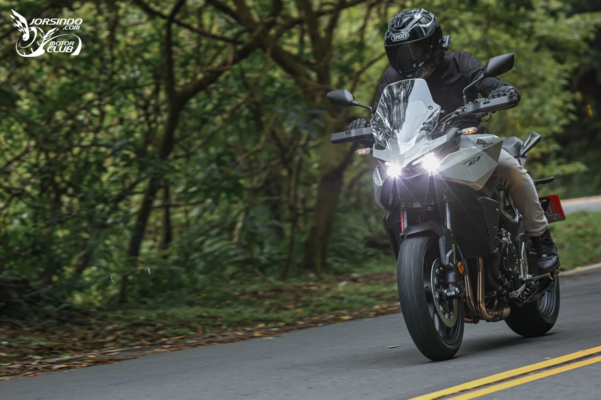 Honda CB1000GT 旅跑試駕｜跑車引擎、電子懸吊，CB 族系配備天花板1098|小老婆汽機車資訊網