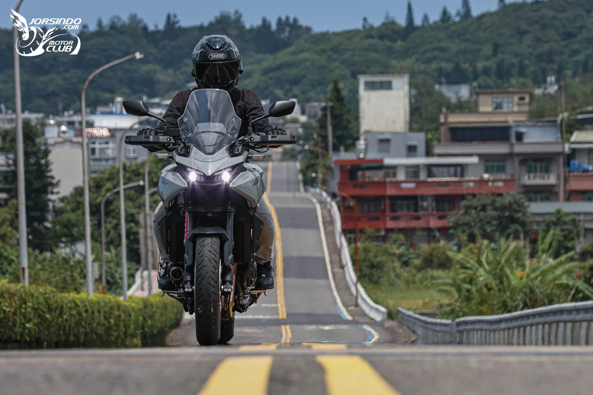 Honda CB1000GT 旅跑試駕｜跑車引擎、電子懸吊，CB 族系配備天花板2505|小老婆汽機車資訊網