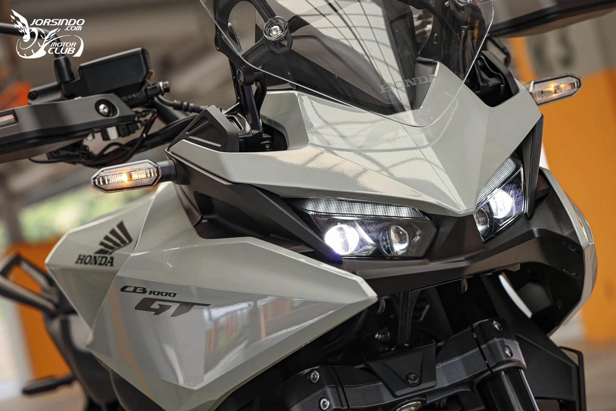 Honda CB1000GT 旅跑試駕｜跑車引擎、電子懸吊，CB 族系配備天花板9568|小老婆汽機車資訊網