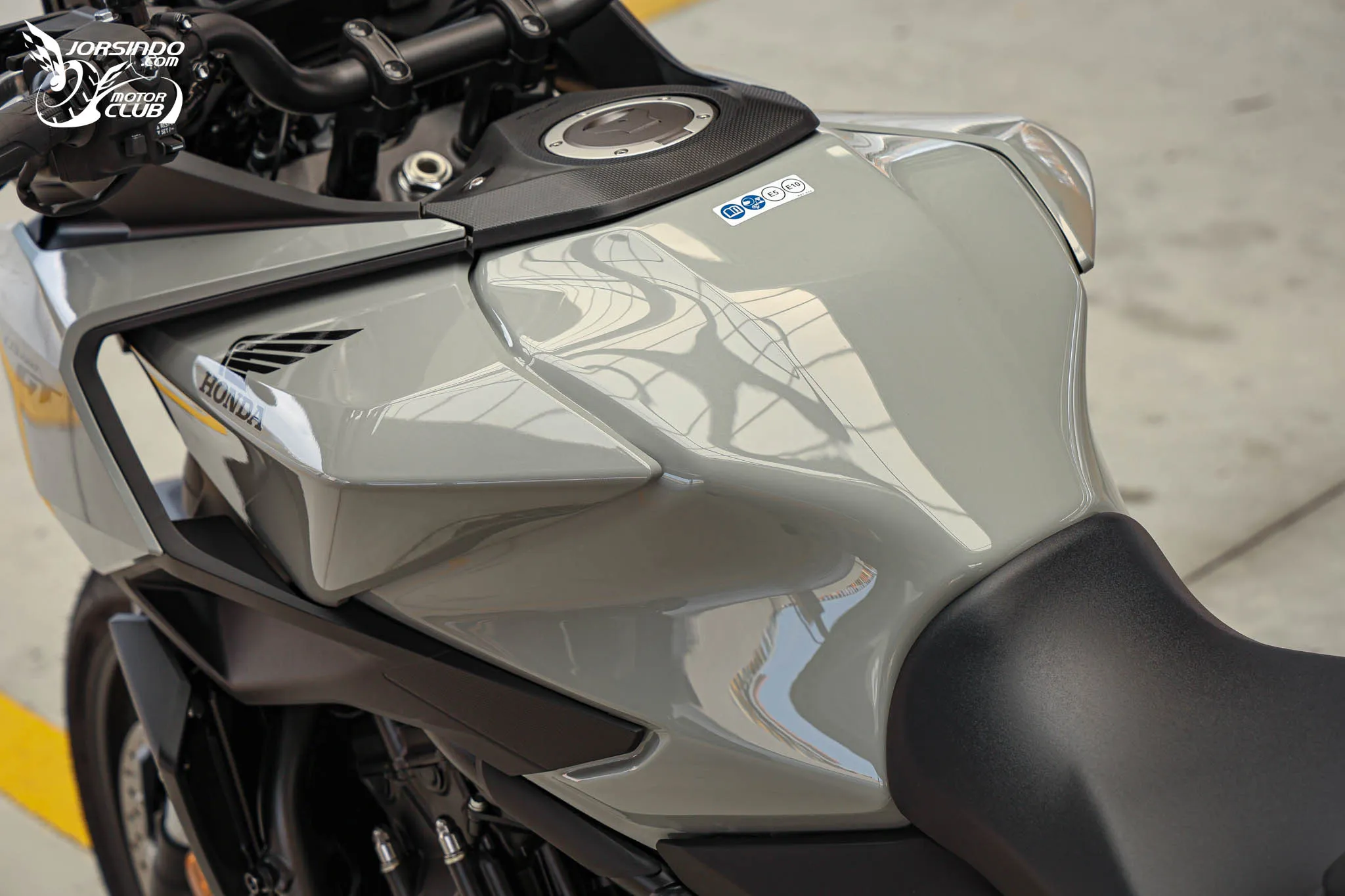 Honda CB1000GT 旅跑試駕｜跑車引擎、電子懸吊，CB 族系配備天花板2834|小老婆汽機車資訊網