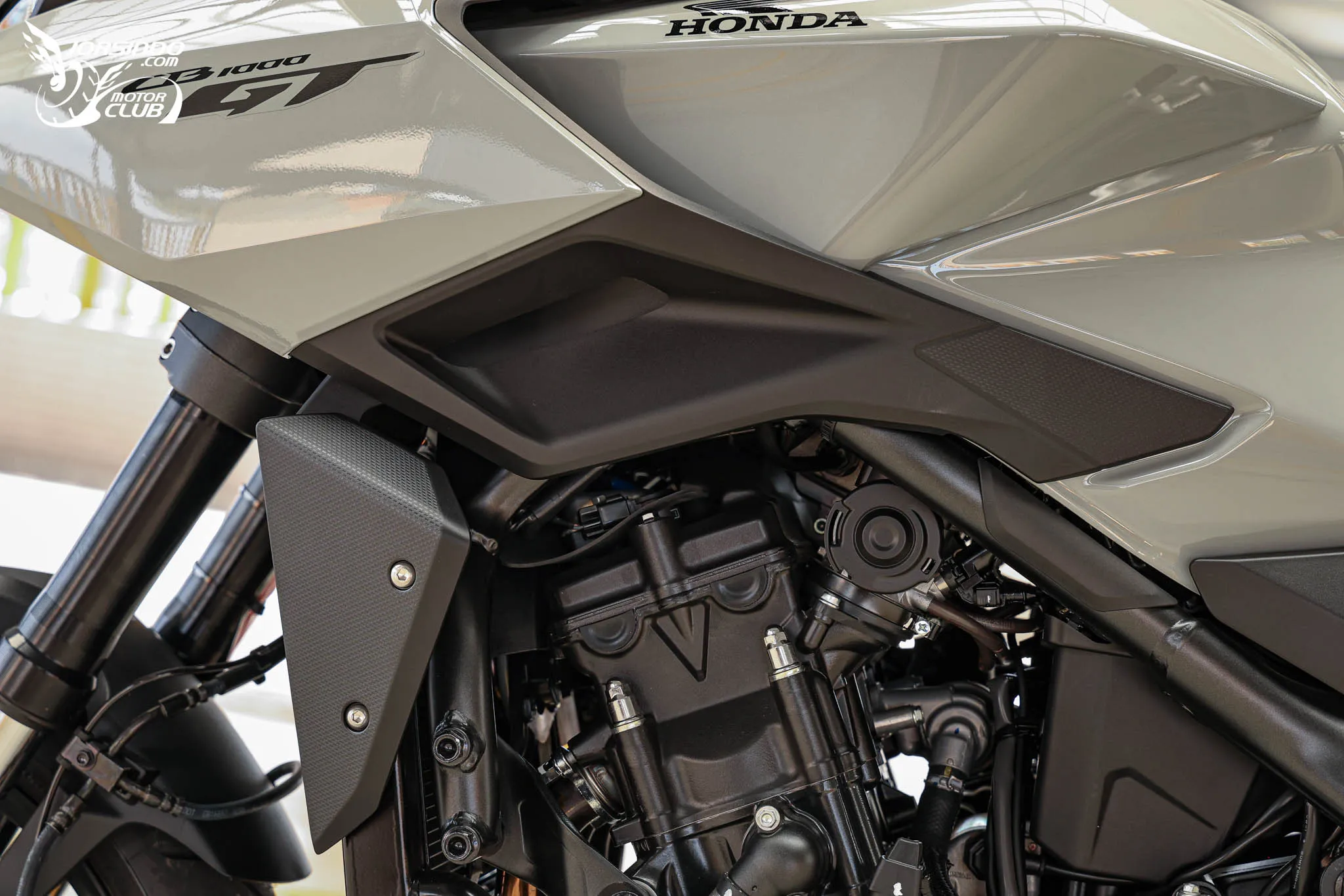Honda CB1000GT 旅跑試駕｜跑車引擎、電子懸吊，CB 族系配備天花板6623|小老婆汽機車資訊網