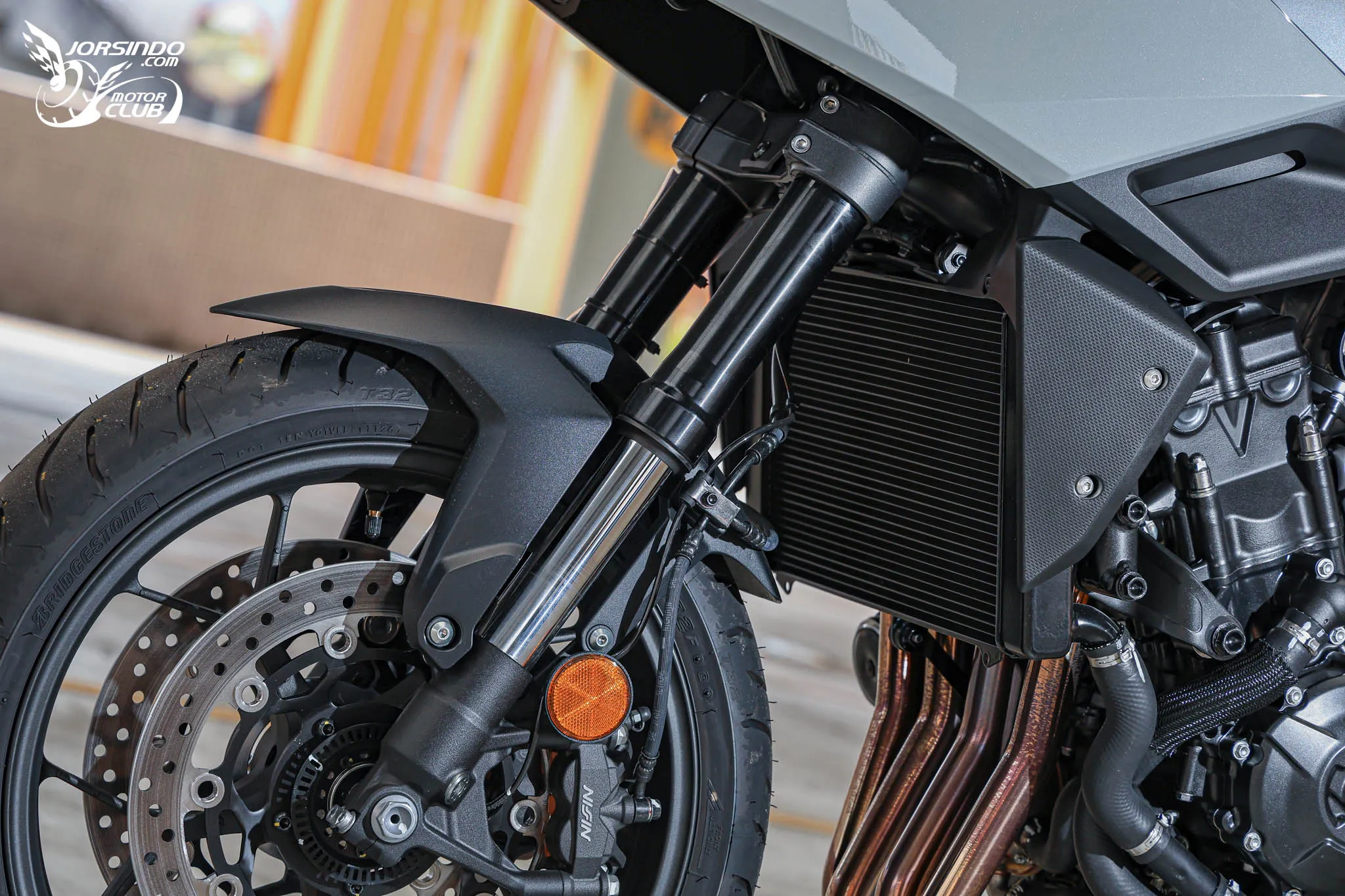 Honda CB1000GT 旅跑試駕｜跑車引擎、電子懸吊，CB 族系配備天花板2715|小老婆汽機車資訊網