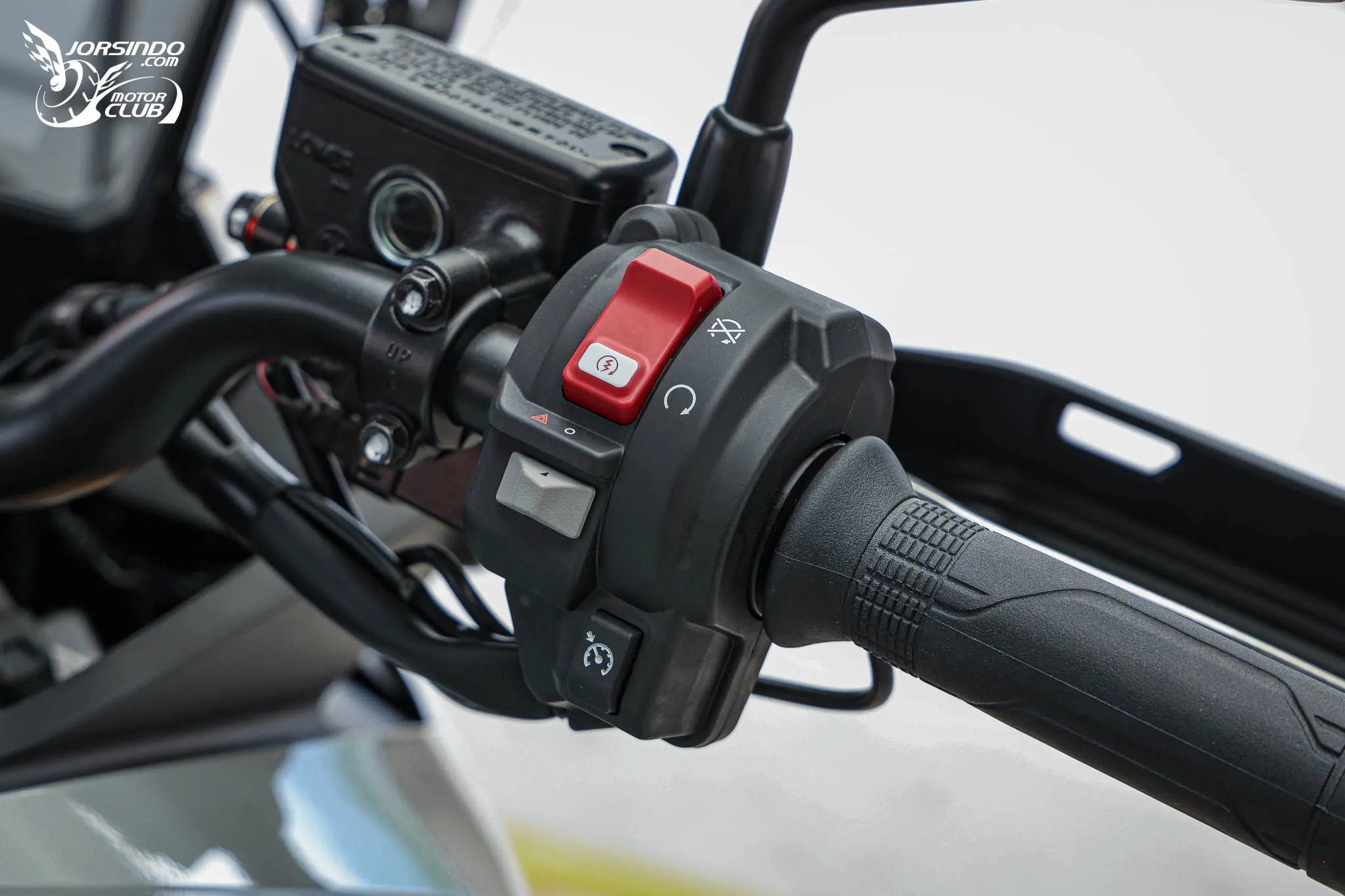 Honda CB1000GT 旅跑試駕｜跑車引擎、電子懸吊，CB 族系配備天花板5934|小老婆汽機車資訊網