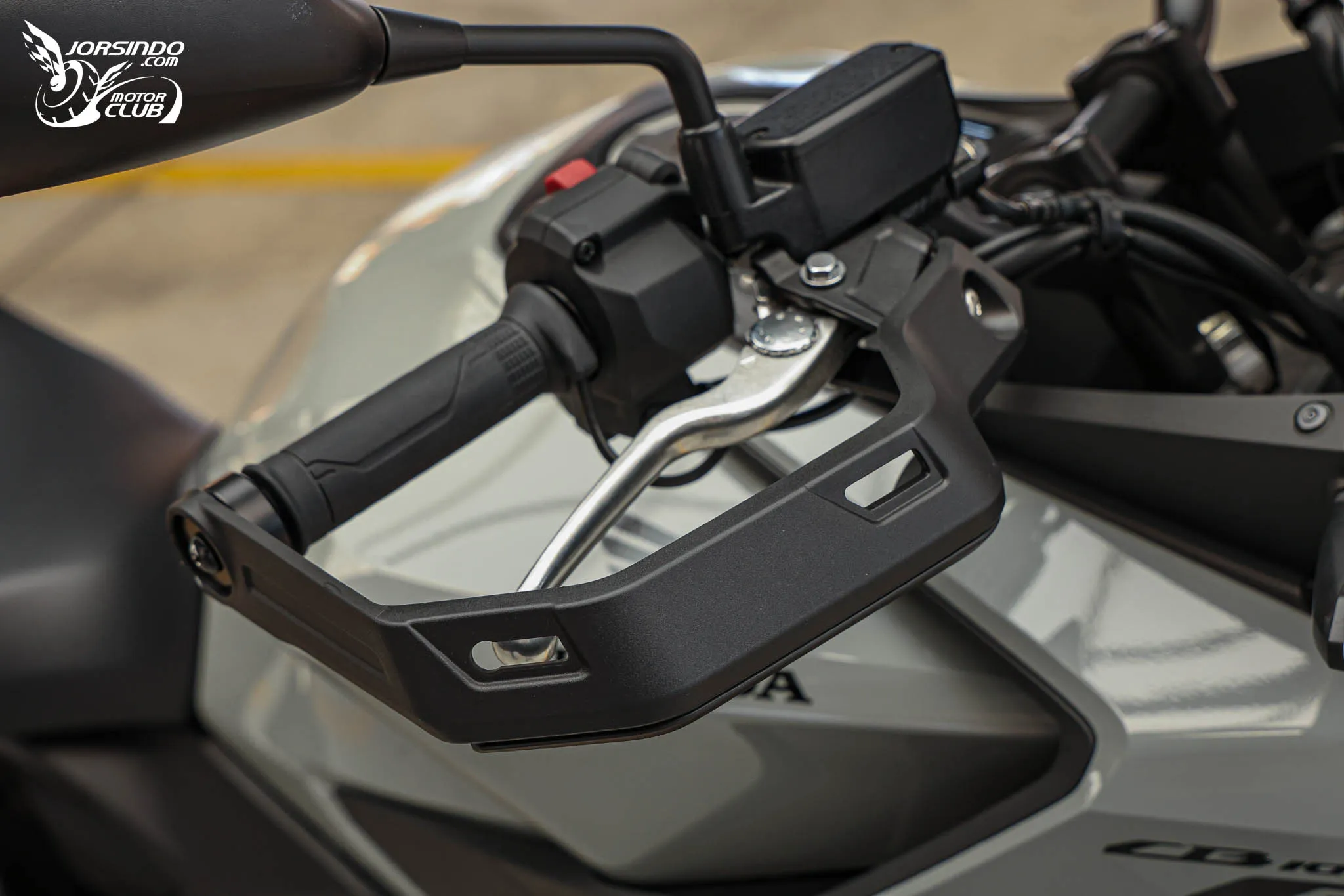 Honda CB1000GT 旅跑試駕｜跑車引擎、電子懸吊，CB 族系配備天花板9505|小老婆汽機車資訊網