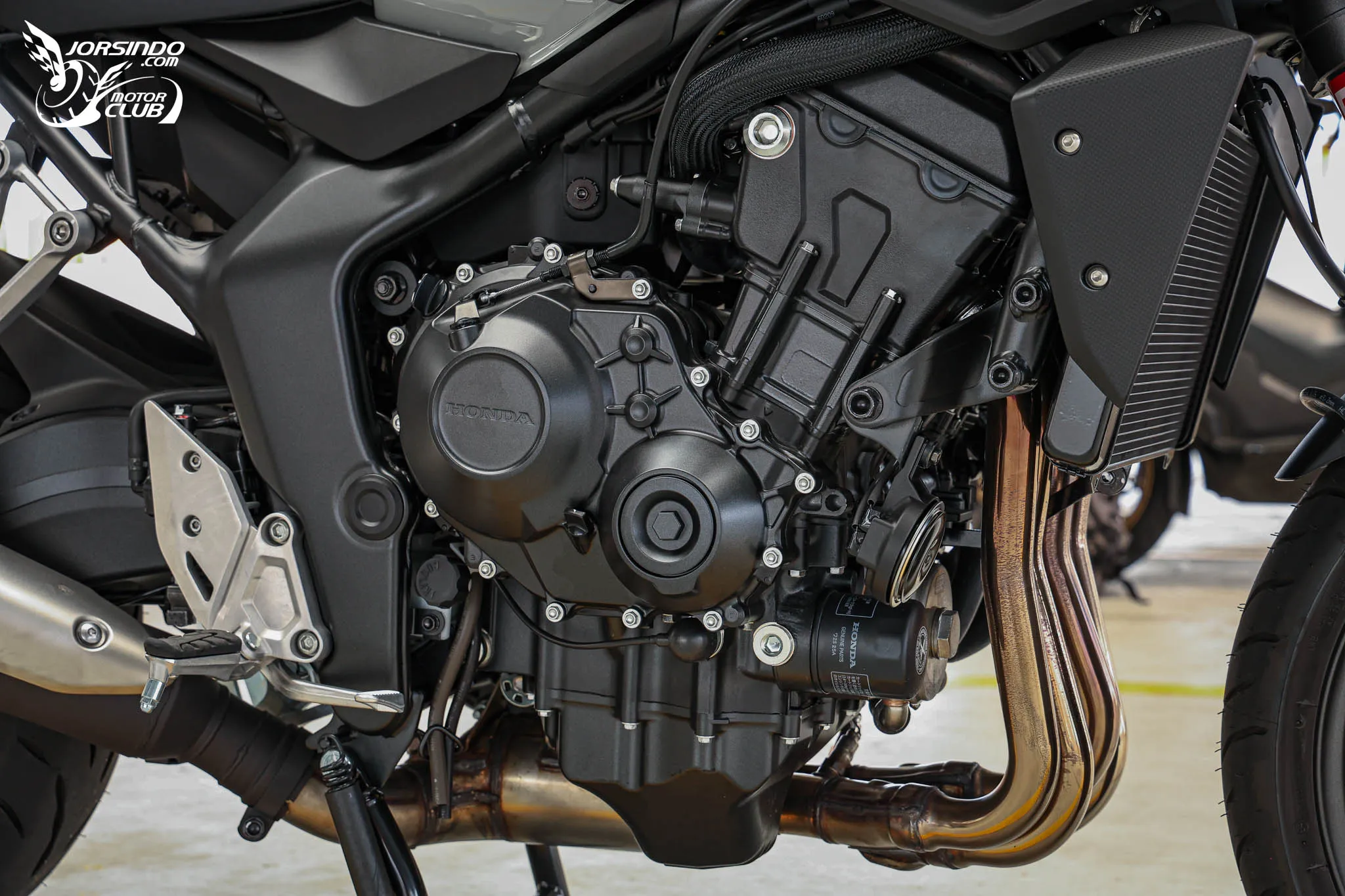 Honda CB1000GT 旅跑試駕｜跑車引擎、電子懸吊，CB 族系配備天花板1406|小老婆汽機車資訊網
