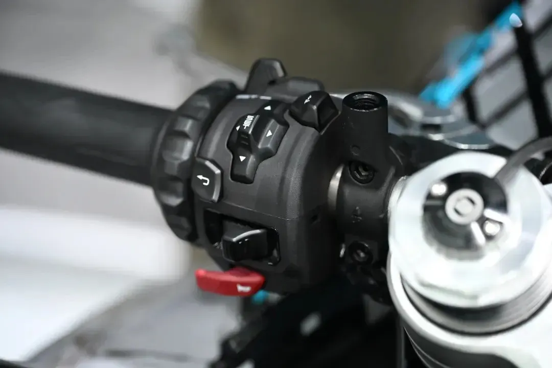 [大陆车讯] 带你看国产最快公升级V4仿赛——春风 V4 SR-RR9783|小老婆汽機車資訊網
