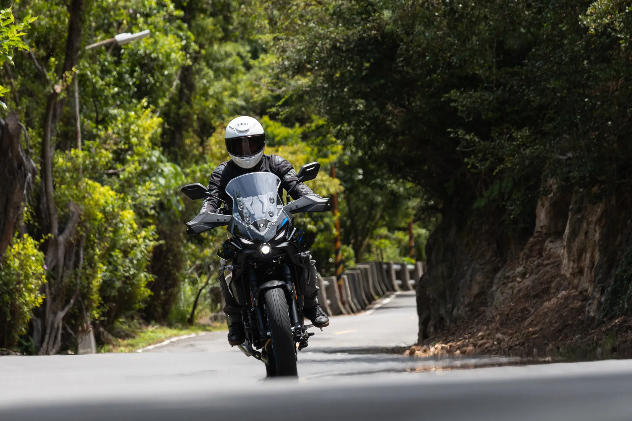 經典靈魂 x 現代科技 SUZUKI SV-7GX 跨界旅跑試乘504|小老婆汽機車資訊網
