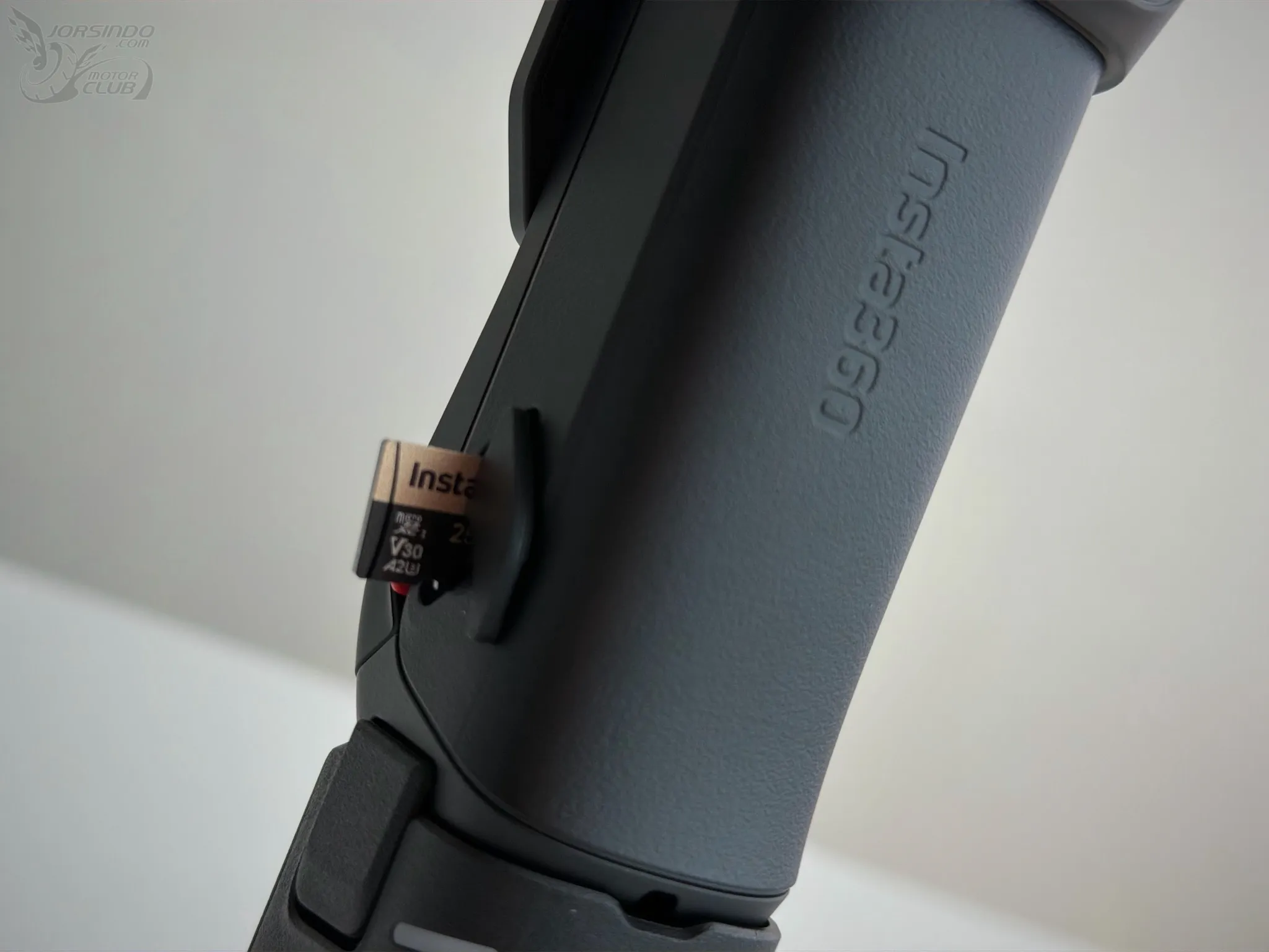 Insta360 Luna Ultra 開箱實測心得：Vlog 創作神兵利器8887|Insta360 Luna Ultra,Insta360,雲台相機,雙鏡雲台相機小老婆汽機車資訊網
