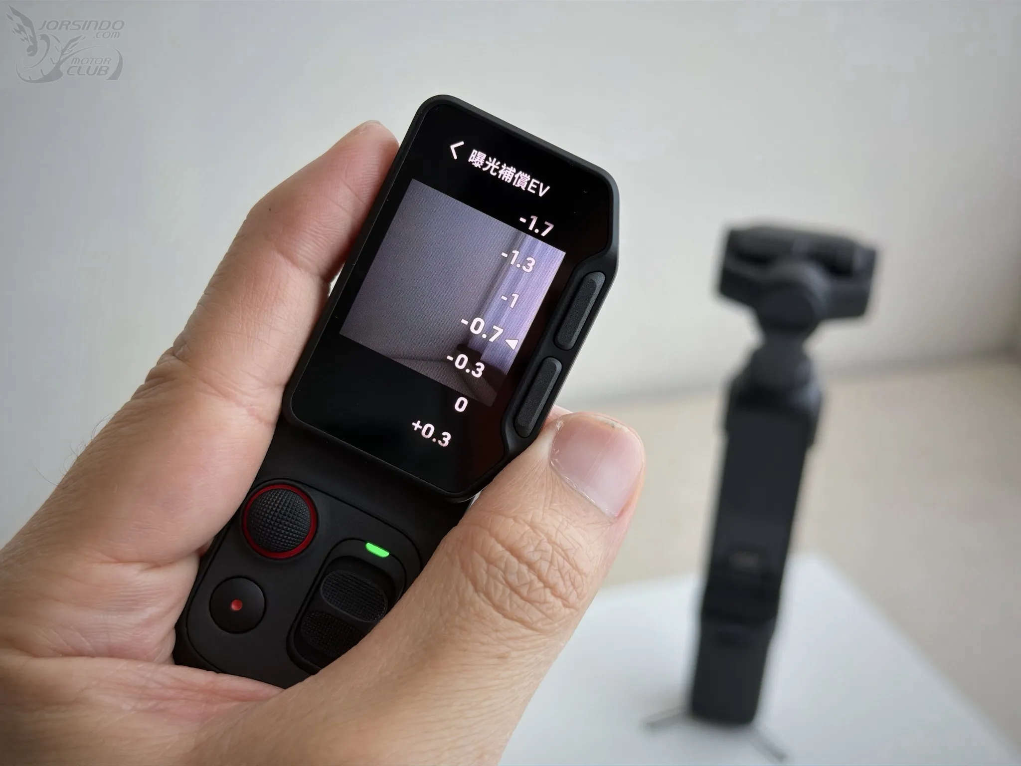 Insta360 Luna Ultra 開箱實測心得：Vlog 創作神兵利器5071|Insta360 Luna Ultra,Insta360,雲台相機,雙鏡雲台相機小老婆汽機車資訊網