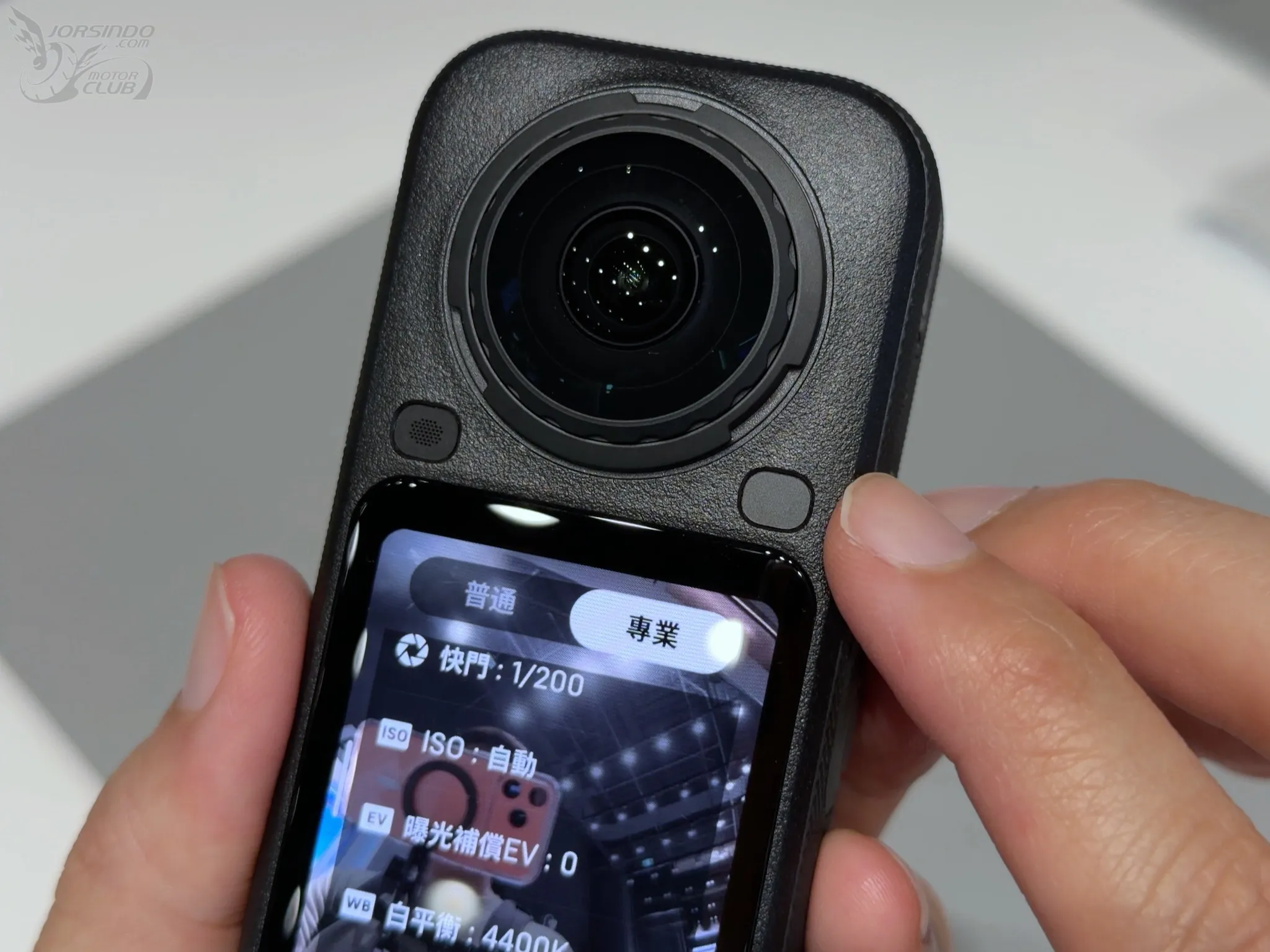 短小更好拍！Insta360 X6大改款預覽：新增引擎專用麥克風，即日開賣6086|Insta360 X6,Insta360,全景相機,全景運動相機小老婆汽機車資訊網
