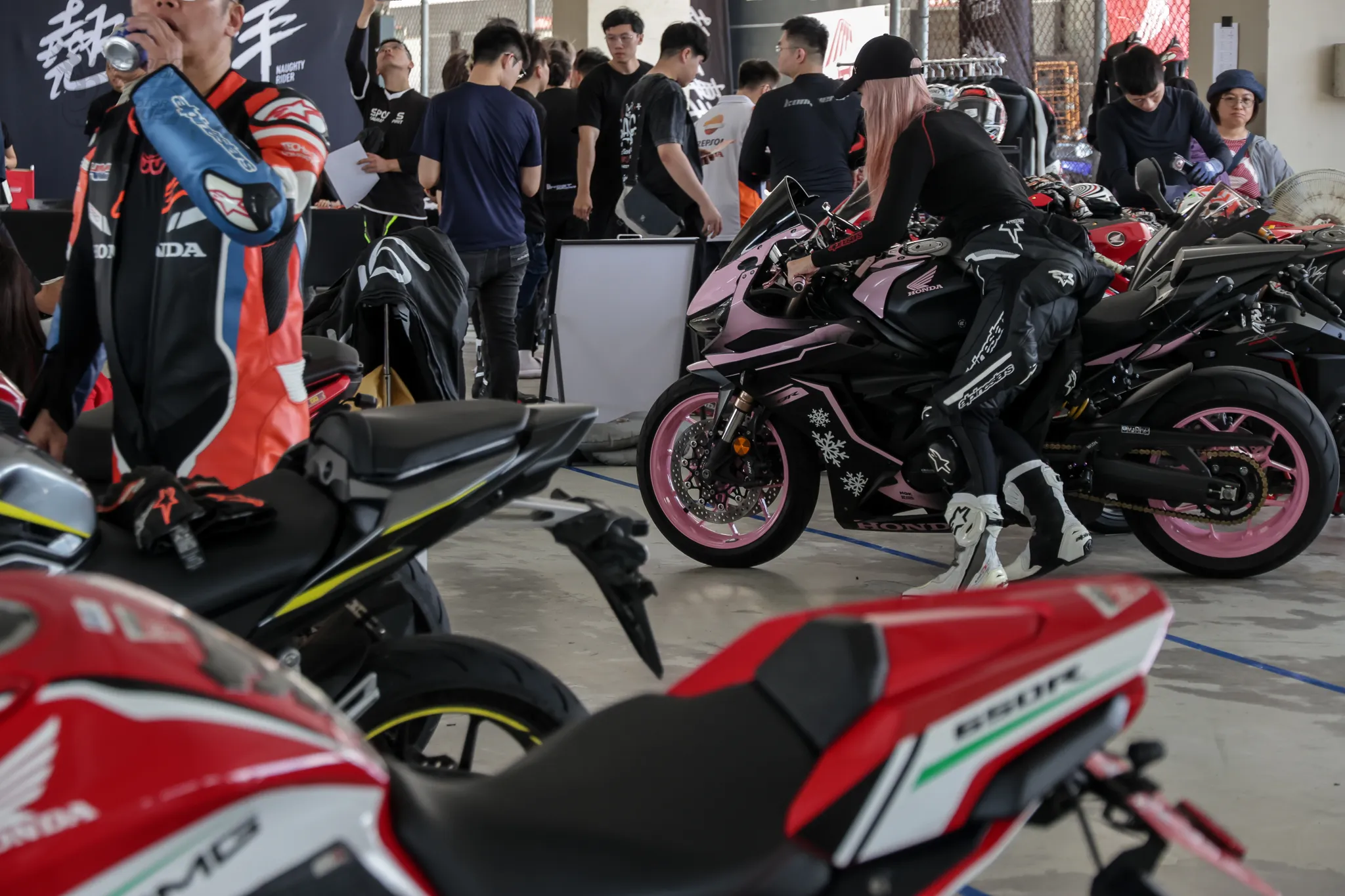 Honda CBR500R E-Clutch 賽道實戰！黑科技賽道一樣好用嗎？8493|小老婆汽機車資訊網