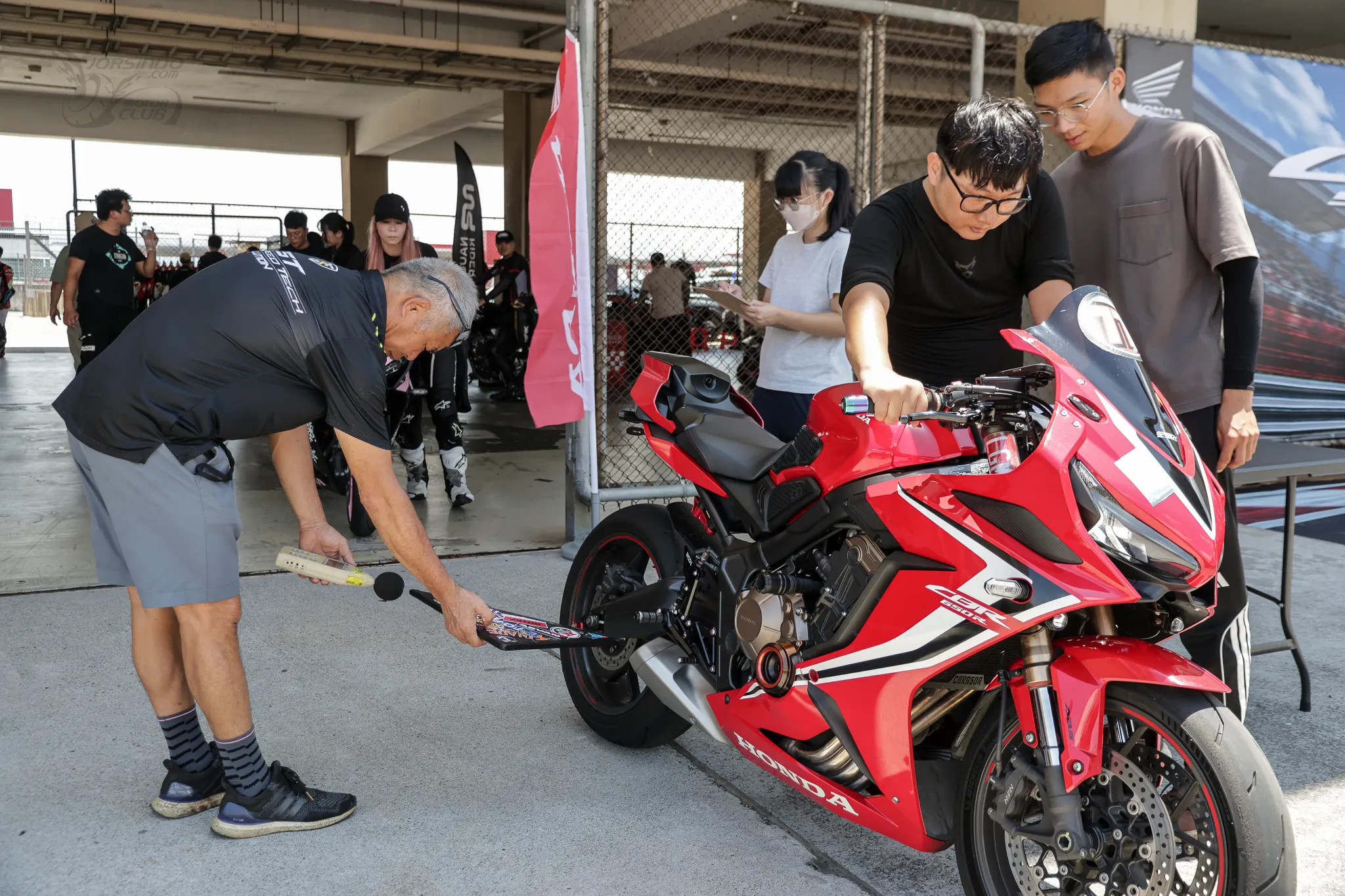 Honda CBR500R E-Clutch 賽道實戰！黑科技賽道一樣好用嗎？6418|小老婆汽機車資訊網
