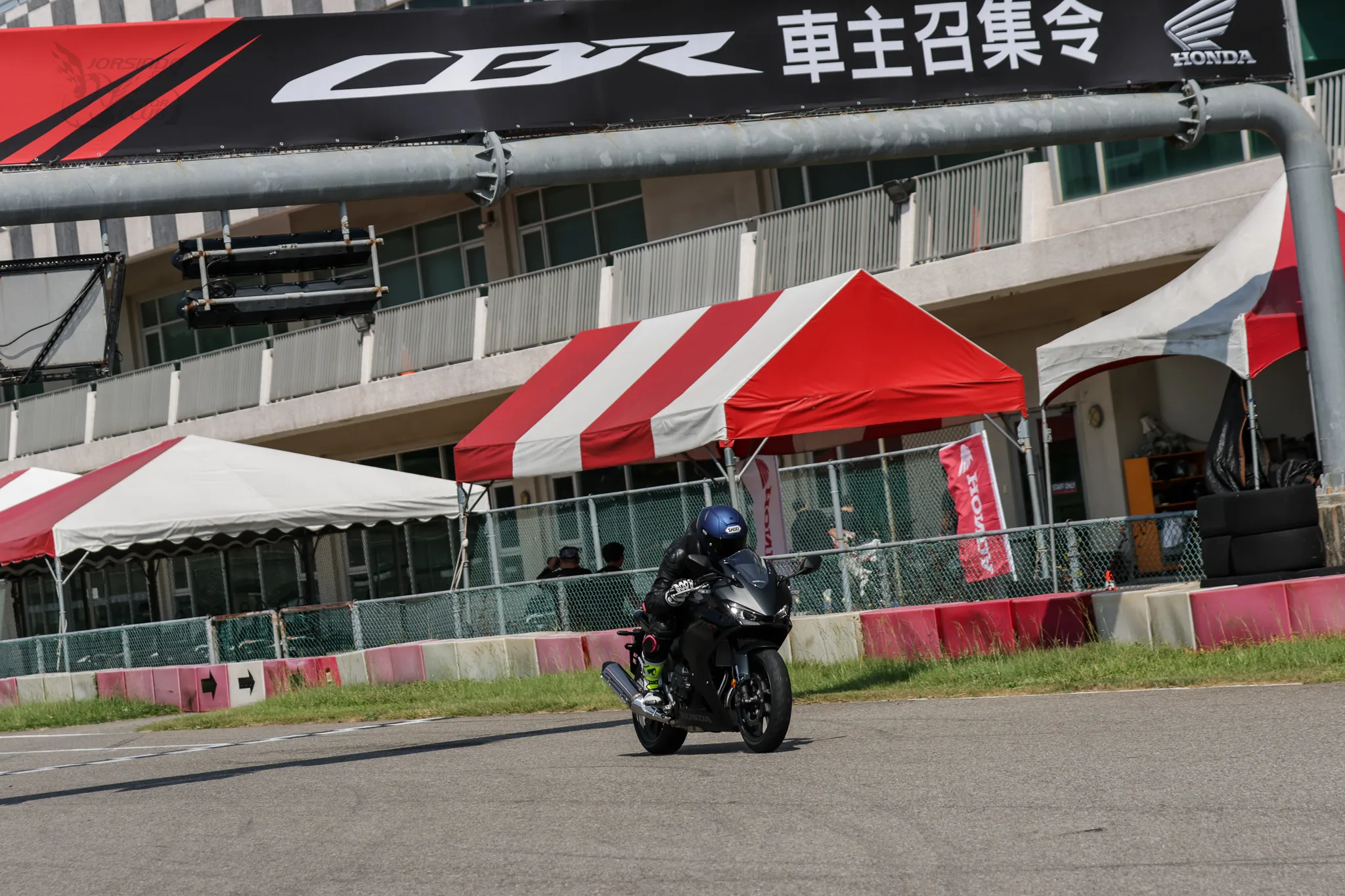 Honda CBR500R E-Clutch 賽道實戰！黑科技賽道一樣好用嗎？2526|小老婆汽機車資訊網