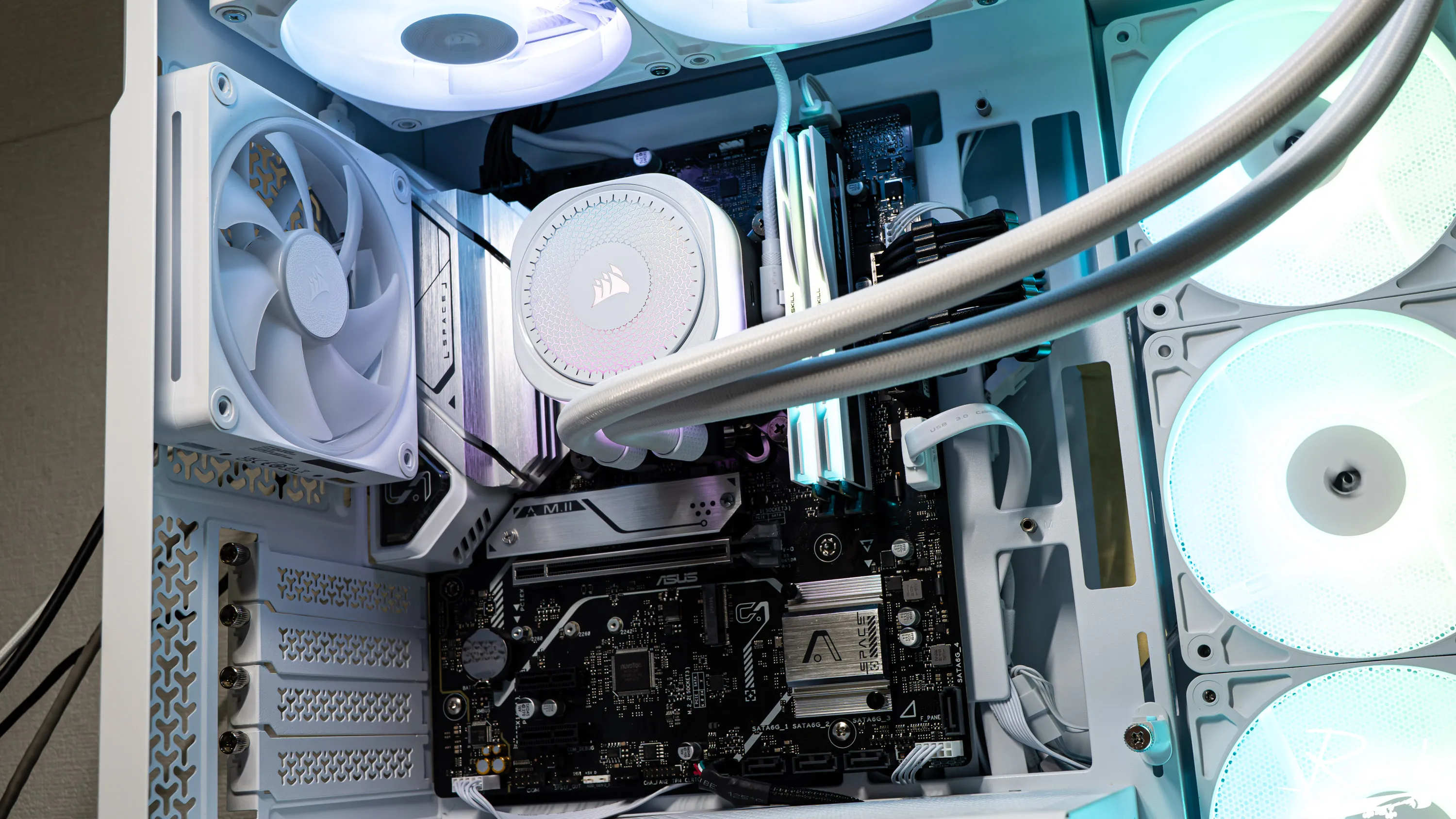 【開箱】入門MATX白色主板 | ASUS B760M-AYW WIFI9560|小老婆汽機車資訊網