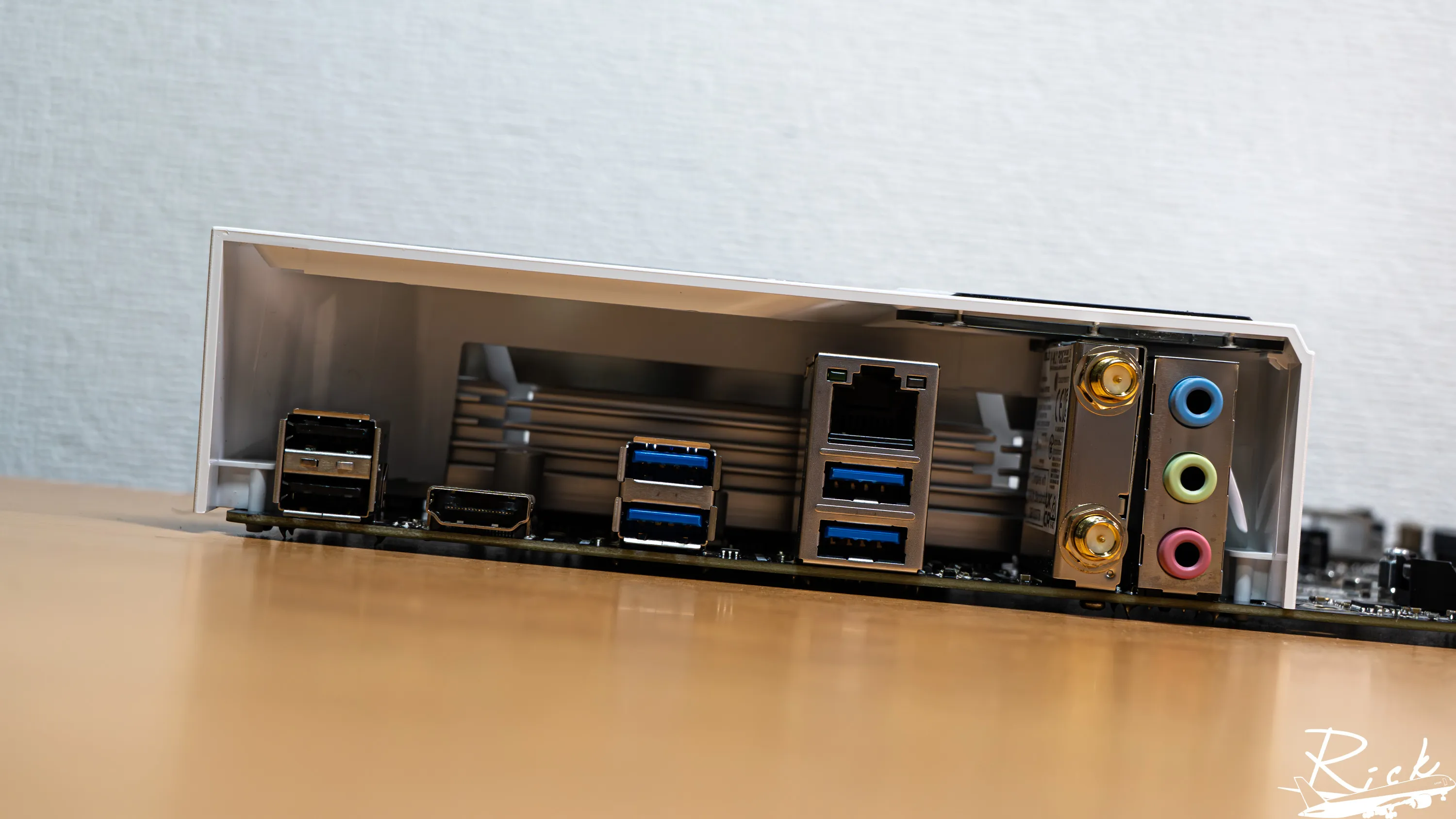 【開箱】入門MATX白色主板 | ASUS B760M-AYW WIFI1317|小老婆汽機車資訊網