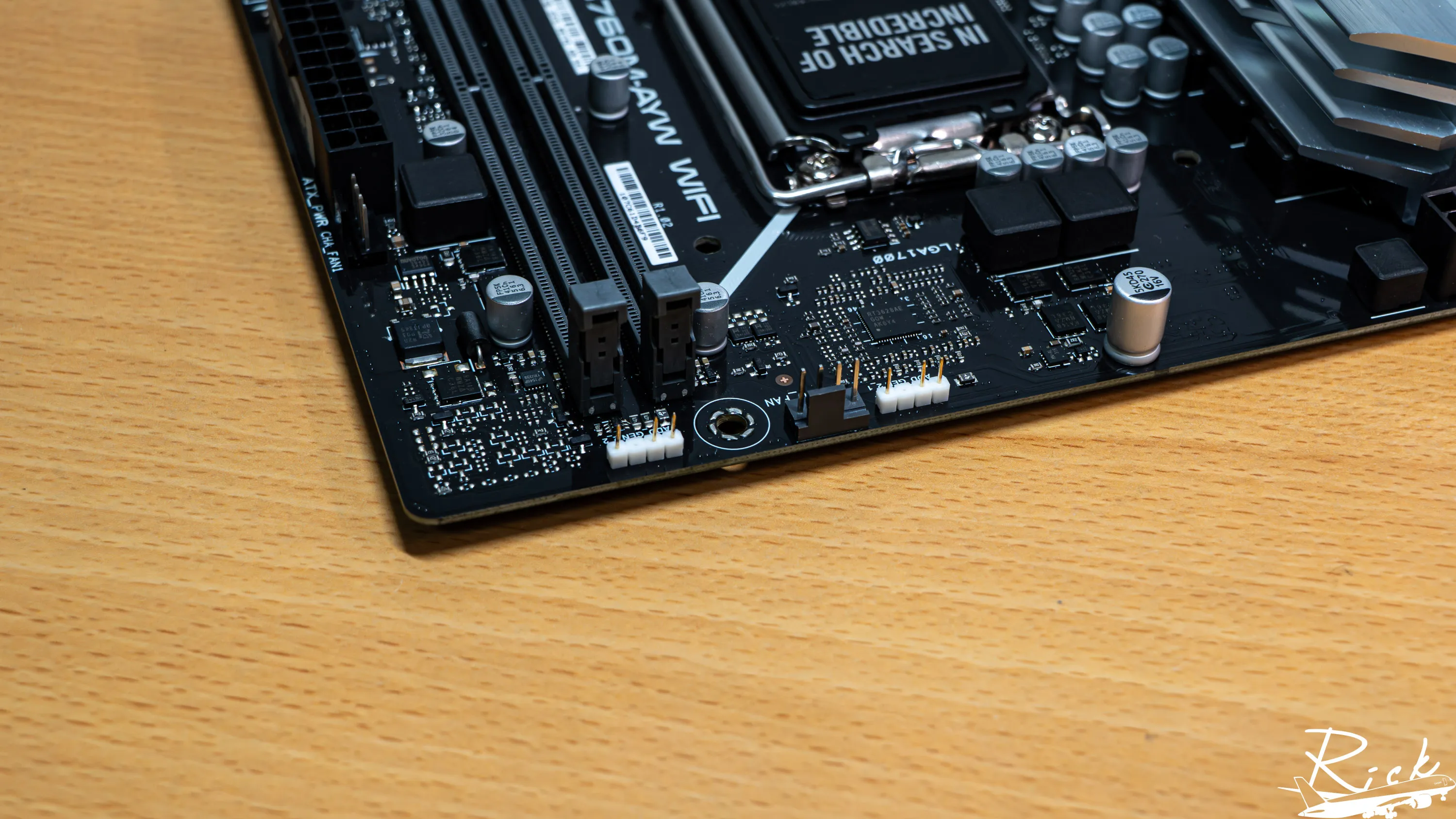 【開箱】入門MATX白色主板 | ASUS B760M-AYW WIFI7518|小老婆汽機車資訊網