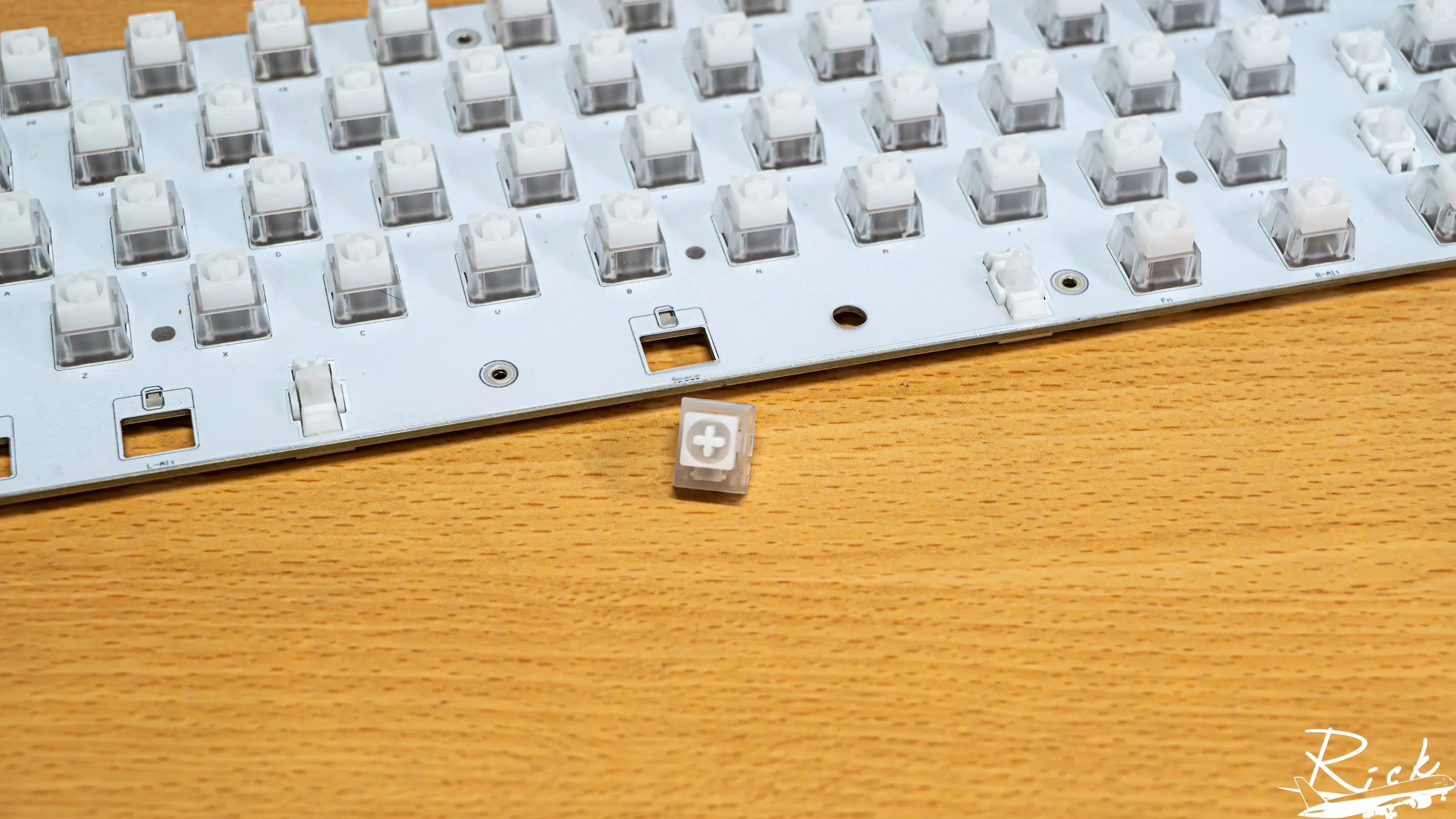 【開箱】平價防水磁軸鍵盤 | CORSAIR破浪者CLIPPER PRO MINI 603719|小老婆汽機車資訊網