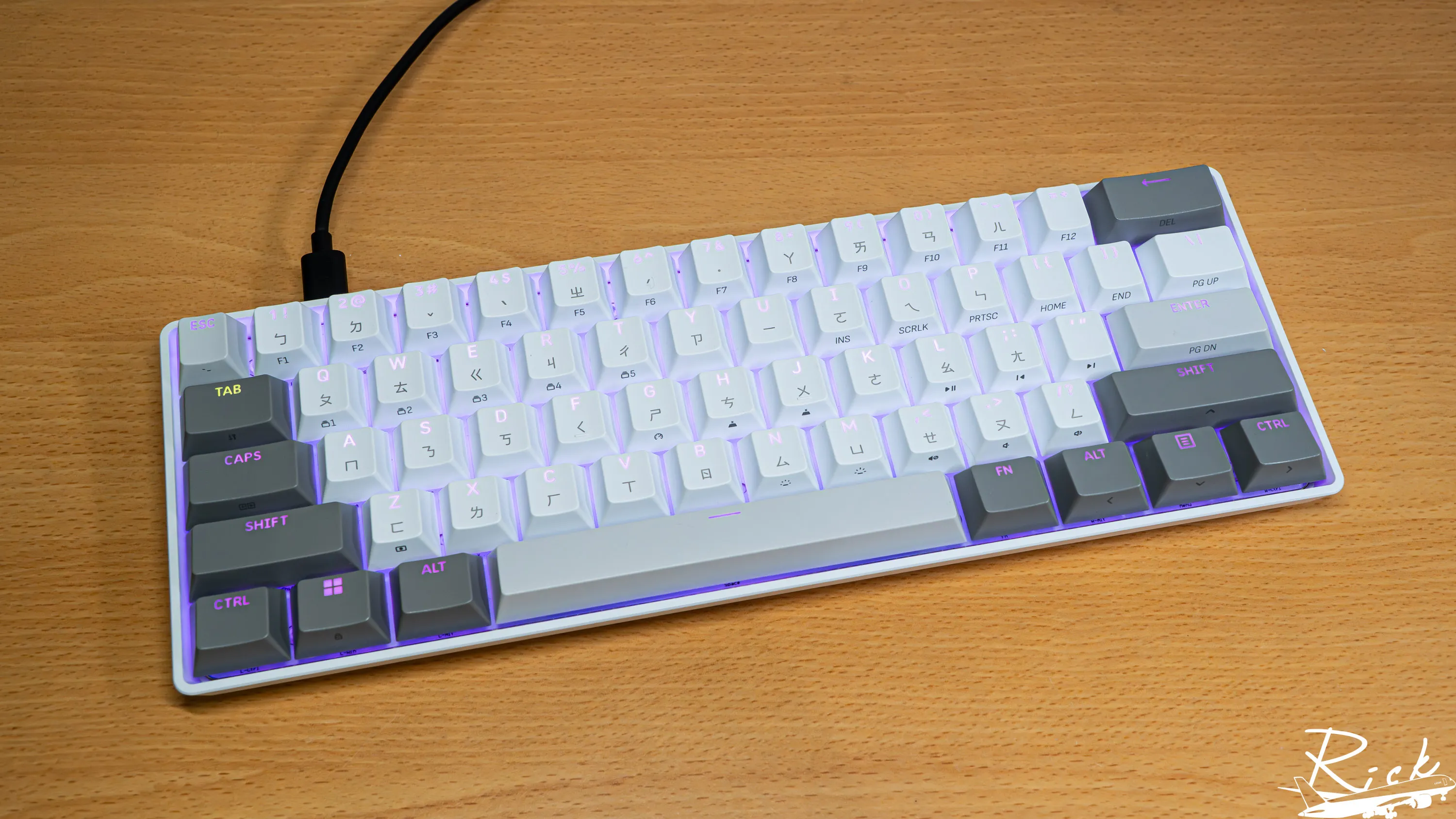【開箱】平價防水磁軸鍵盤 | CORSAIR破浪者CLIPPER PRO MINI 607780|小老婆汽機車資訊網