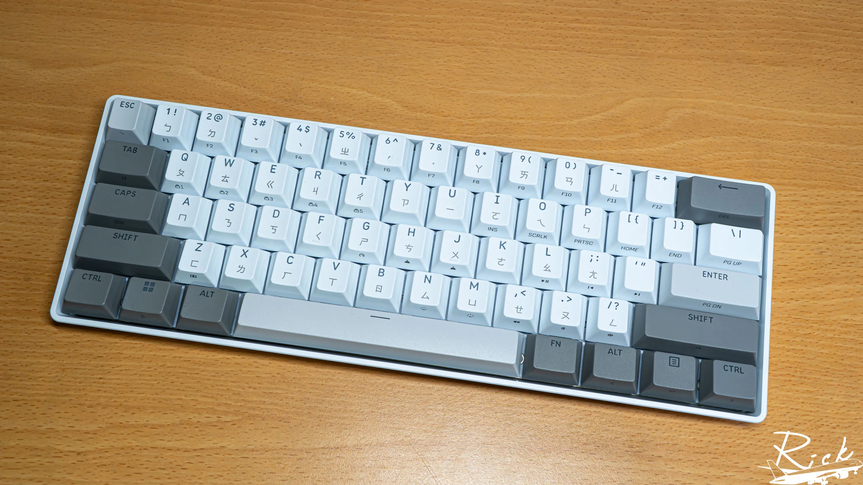 【開箱】平價防水磁軸鍵盤 | CORSAIR破浪者CLIPPER PRO MINI 602276|小老婆汽機車資訊網