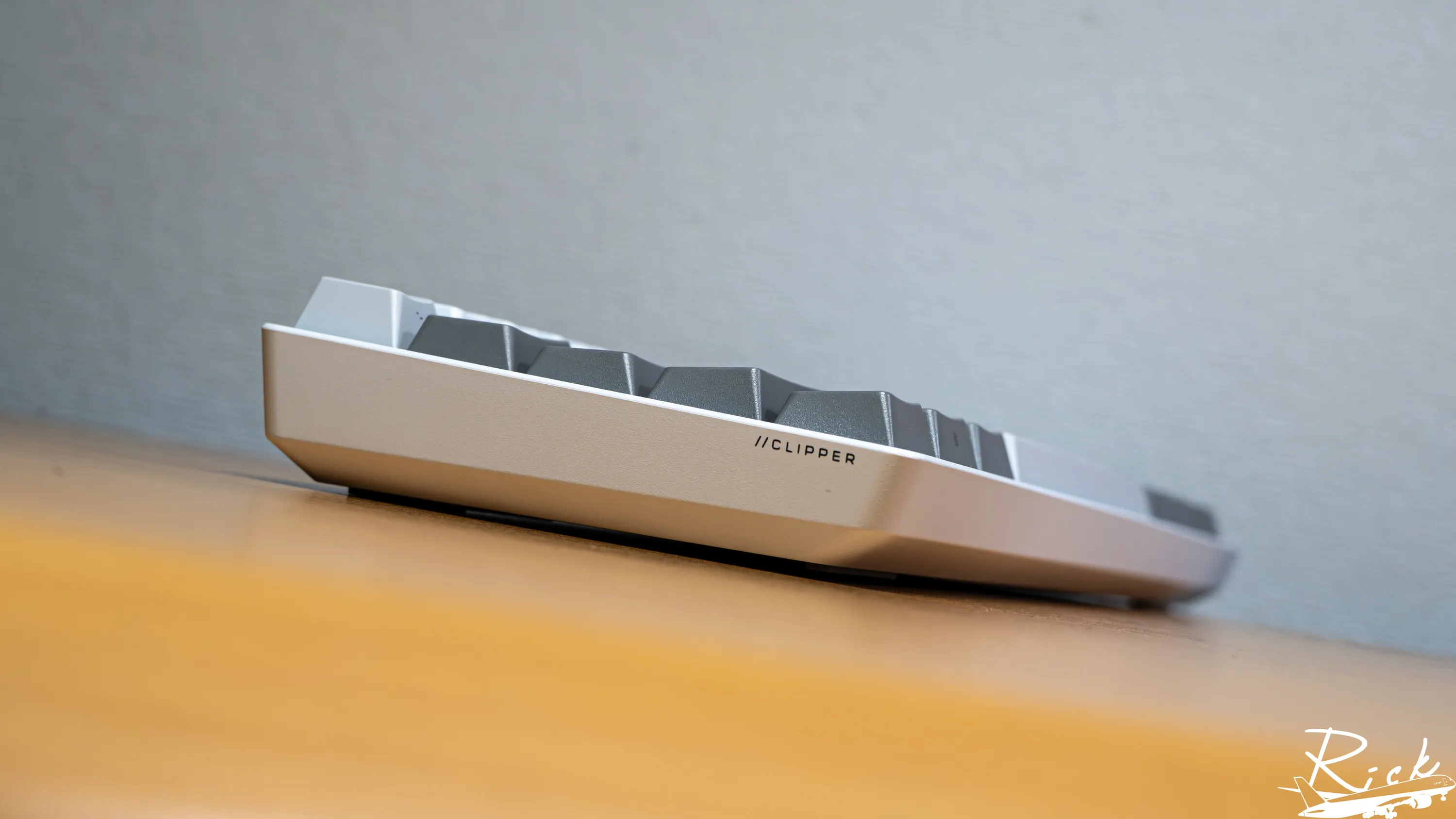 【開箱】平價防水磁軸鍵盤 | CORSAIR破浪者CLIPPER PRO MINI 60304|小老婆汽機車資訊網