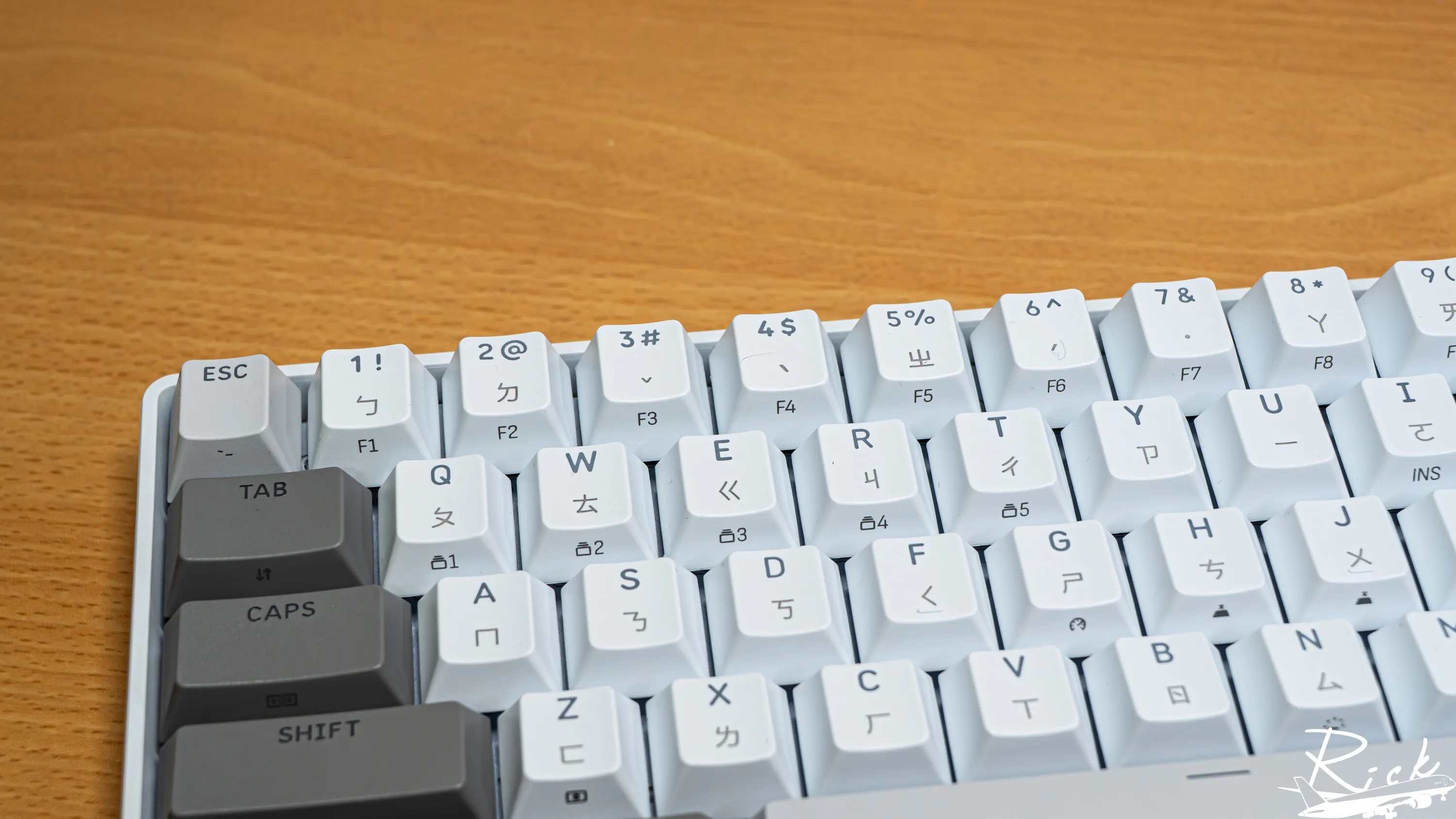 【開箱】平價防水磁軸鍵盤 | CORSAIR破浪者CLIPPER PRO MINI 605459|小老婆汽機車資訊網