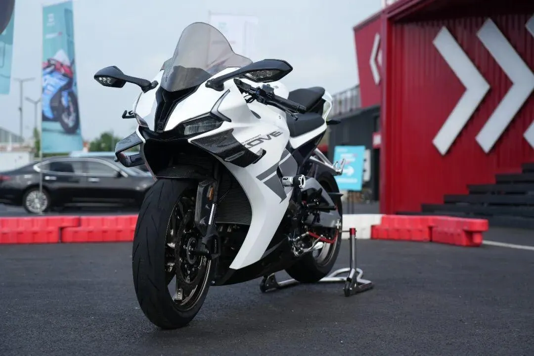 [大陆车讯] 33,977元！凯越 650RR 高性能仿赛上市，全方位解读整车...7605|小老婆汽機車資訊網