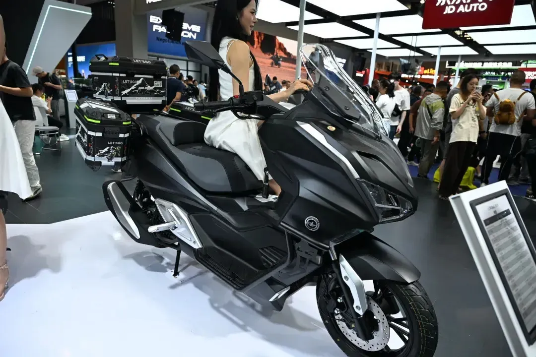 摩博会探馆｜领辰两款150重磅发布，售价低配置高续航高达600KM+9362|小老婆汽機車資訊網
