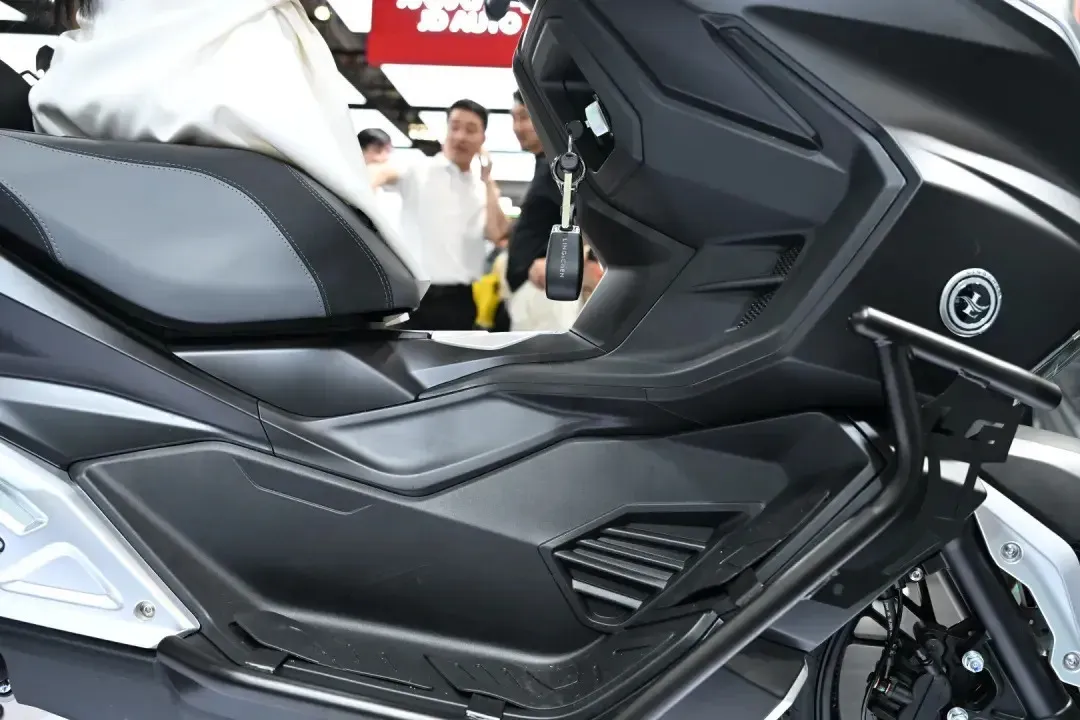 摩博会探馆｜领辰两款150重磅发布，售价低配置高续航高达600KM+2384|小老婆汽機車資訊網