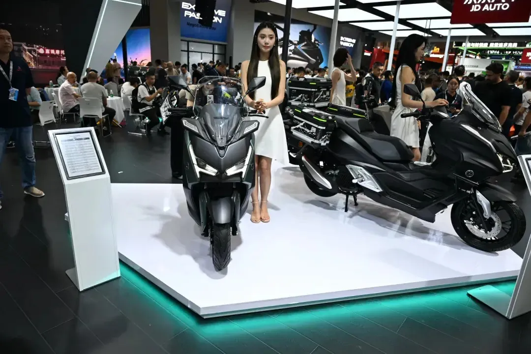 摩博会探馆｜领辰两款150重磅发布，售价低配置高续航高达600KM+2842|小老婆汽機車資訊網