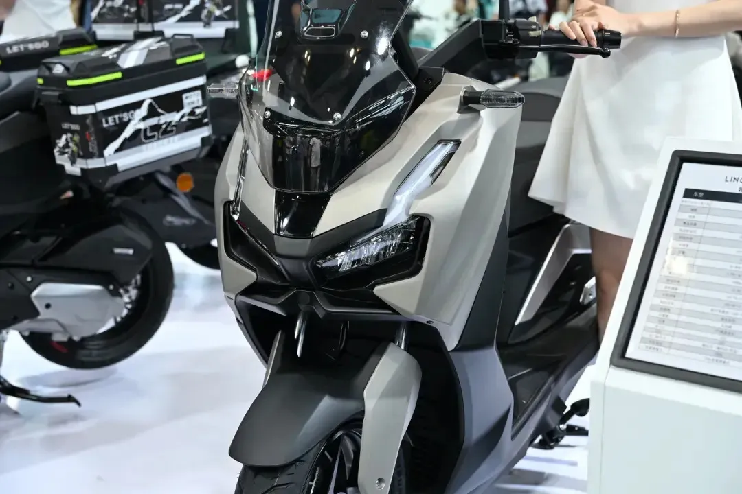 摩博会探馆｜领辰两款150重磅发布，售价低配置高续航高达600KM+8244|小老婆汽機車資訊網