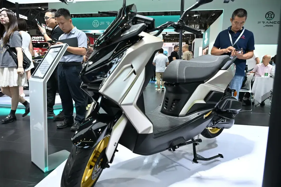 摩博会探馆｜领辰两款150重磅发布，售价低配置高续航高达600KM+2782|小老婆汽機車資訊網