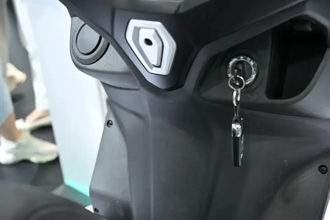 摩博会探馆｜领辰两款150重磅发布，售价低配置高续航高达600KM+7311|小老婆汽機車資訊網