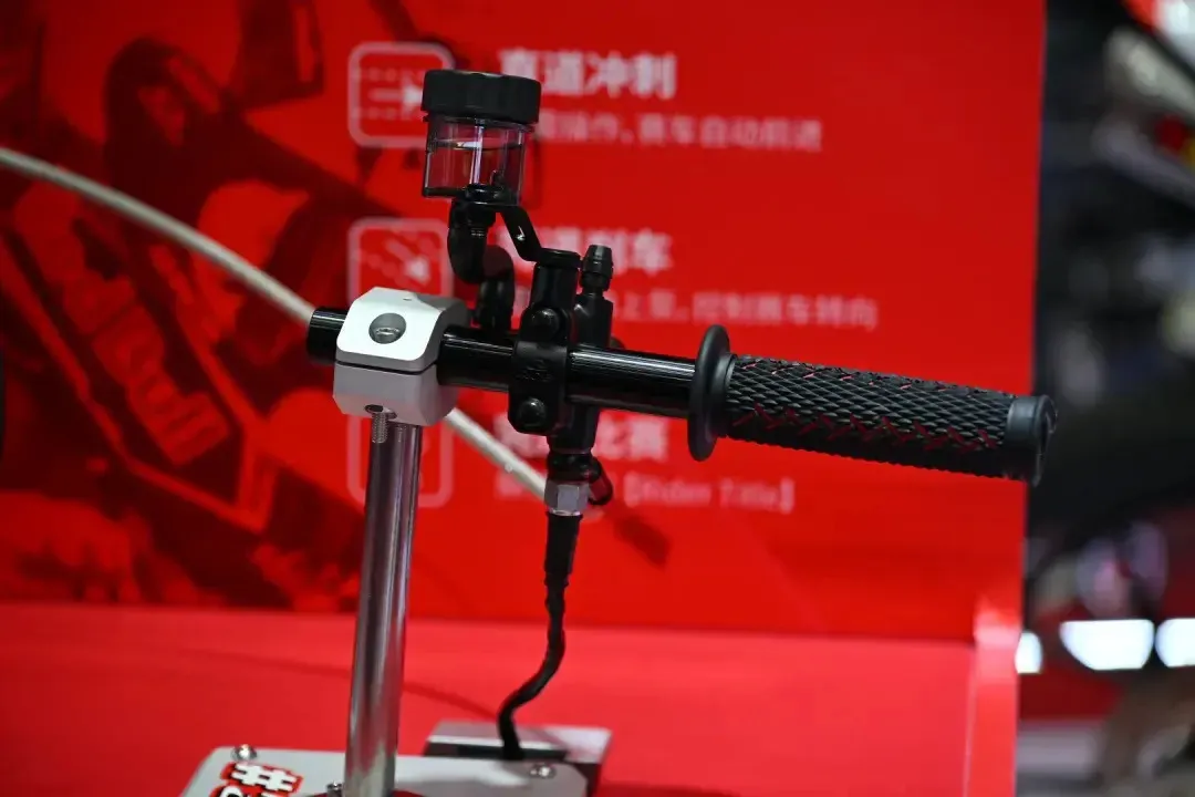 摩博会探馆｜改装专业户 RCB，“标准答案之外属于自己的答案”279|小老婆汽機車資訊網