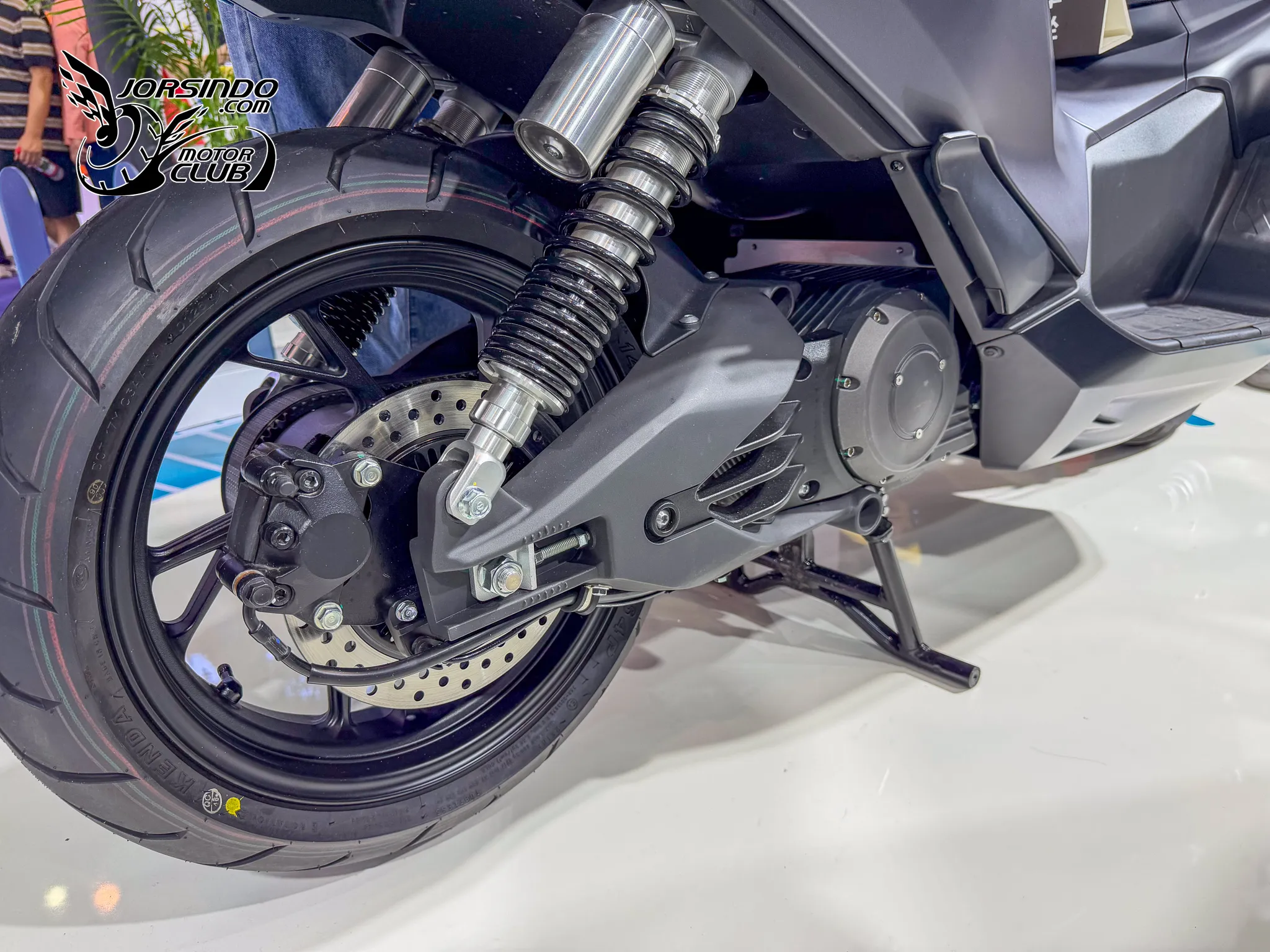 [重慶車展] EZ1 HYPEMAX V3，汽車規格 400V架構的電動機車3577|小老婆汽機車資訊網