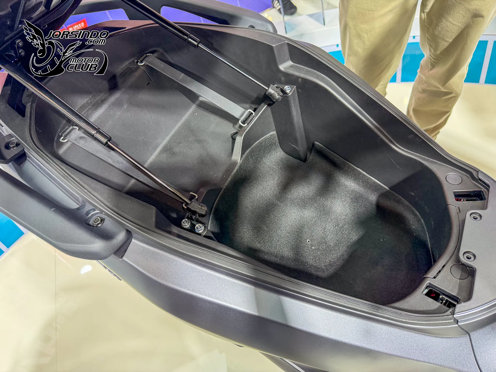 [重慶車展] EZ1 HYPEMAX V3，汽車規格 400V架構的電動機車8562|小老婆汽機車資訊網