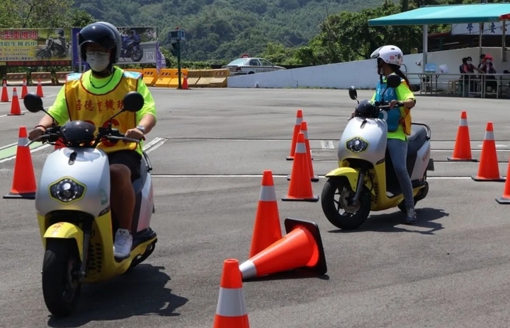 封面"[轉貼]機車族注意！明年元旦機車駕訓增5小時