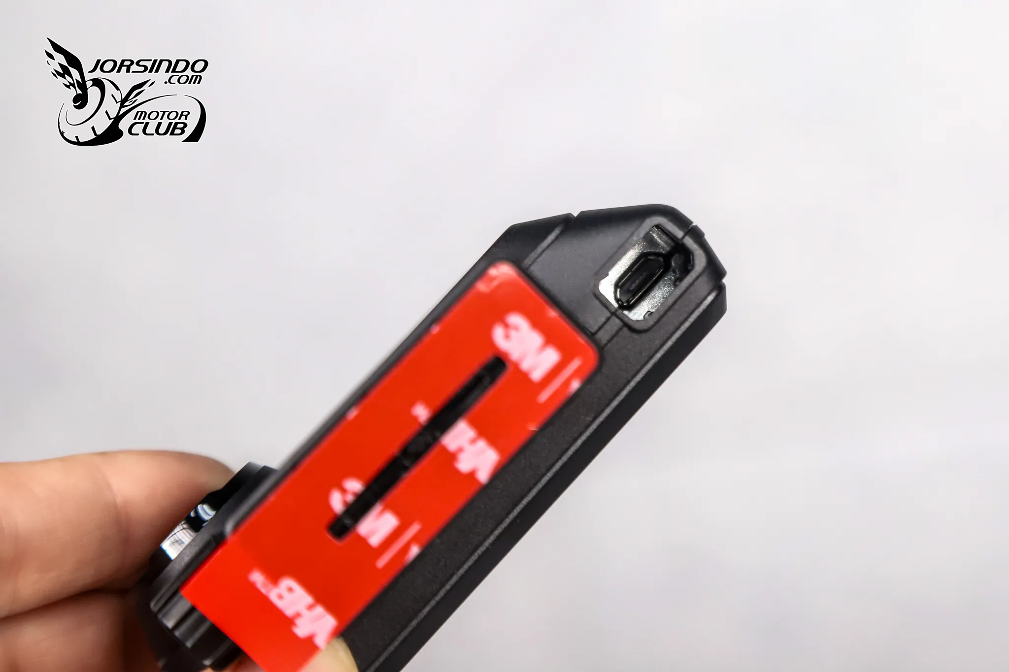 [分享] 電子後視鏡+雙4K鏡頭，Mio R890WD 汽車行車記錄器1057|小老婆汽機車資訊網