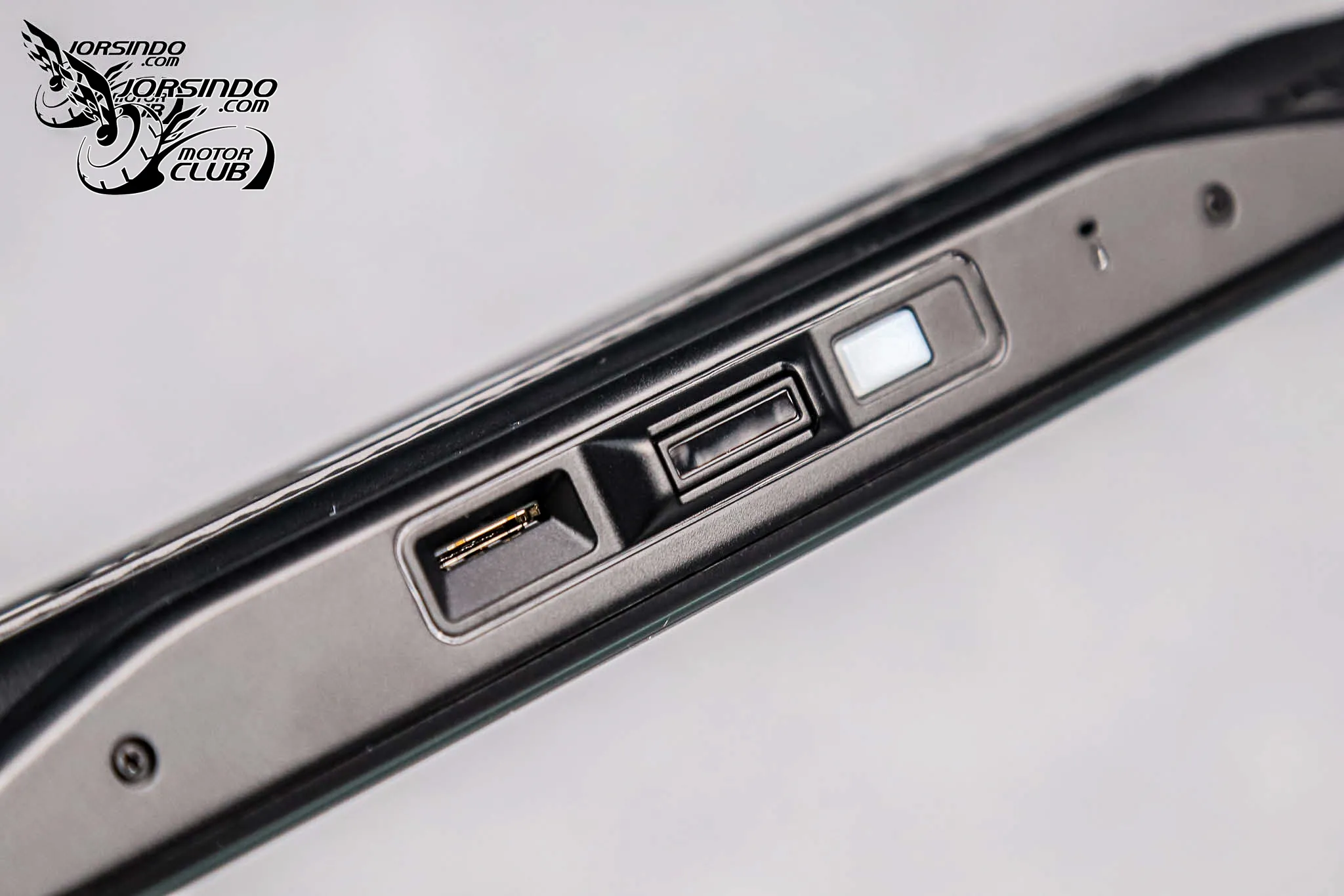 [分享] 電子後視鏡+雙4K鏡頭，Mio R890WD 汽車行車記錄器757|小老婆汽機車資訊網