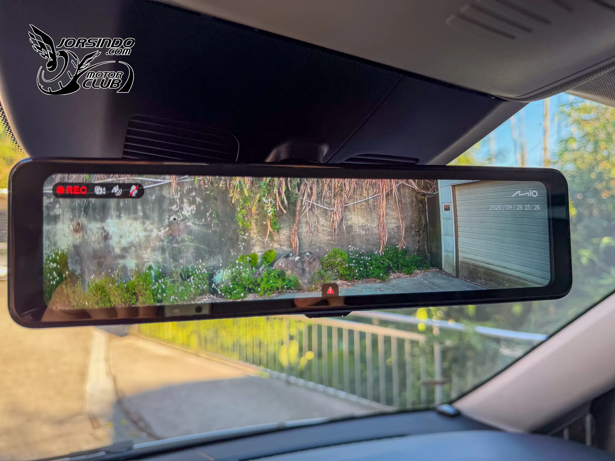 [分享] 電子後視鏡+雙4K鏡頭，Mio R890WD 汽車行車記錄器5586|小老婆汽機車資訊網