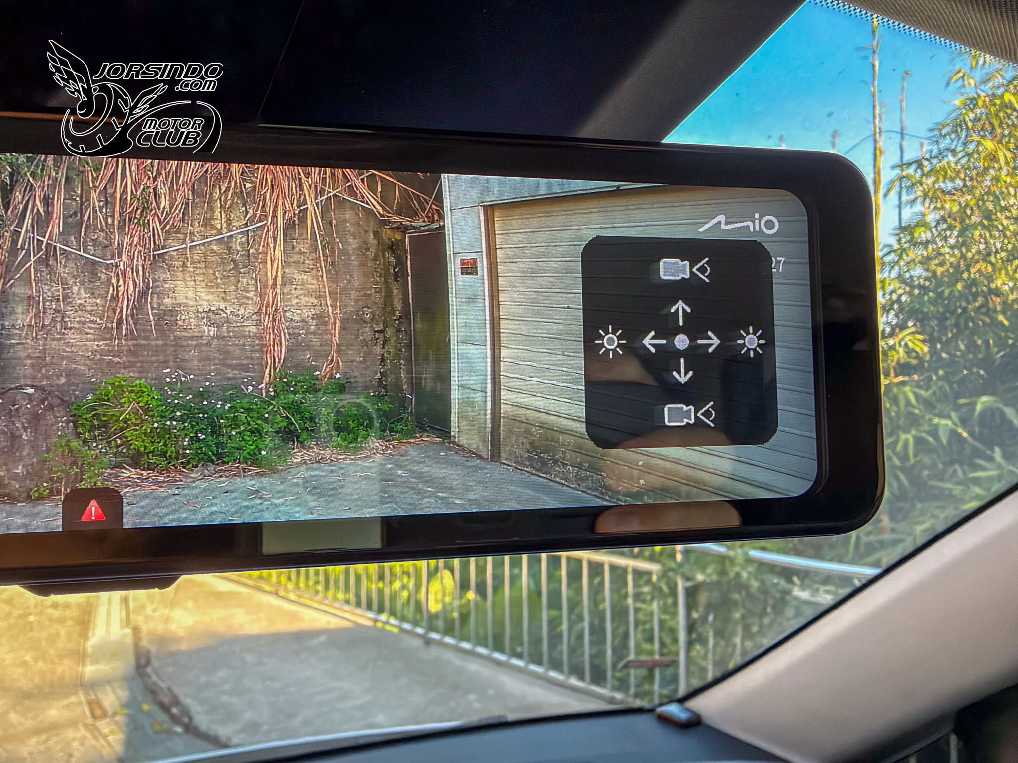 [分享] 電子後視鏡+雙4K鏡頭，Mio R890WD 汽車行車記錄器8438|小老婆汽機車資訊網