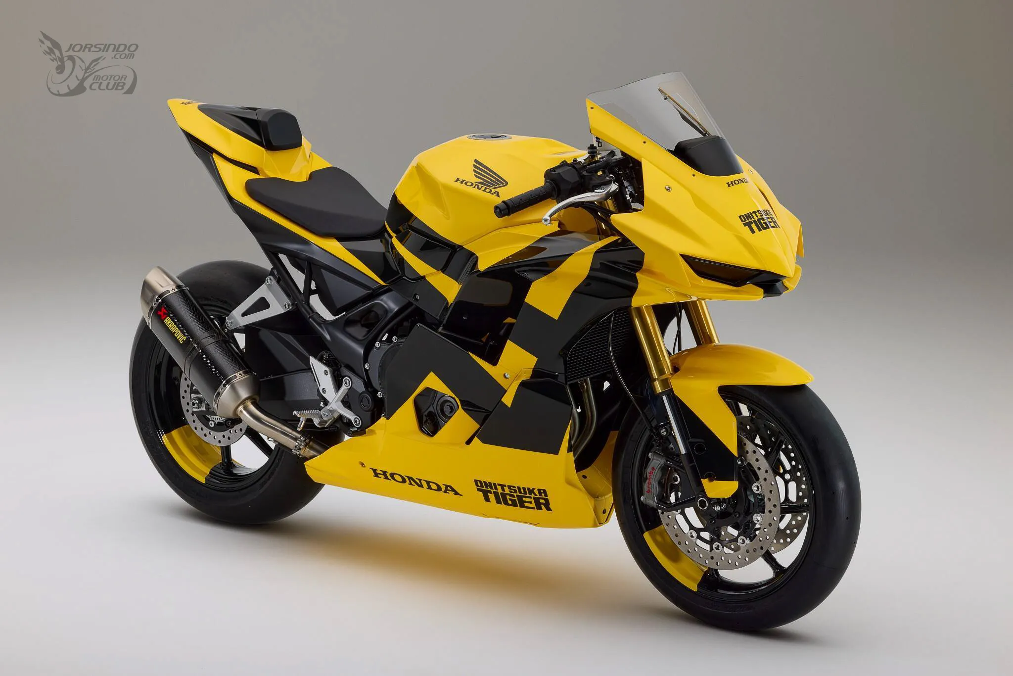 HONDA CBR750R 雙缸跑車？與潮牌聯名的概念車讓你騎帥也很快