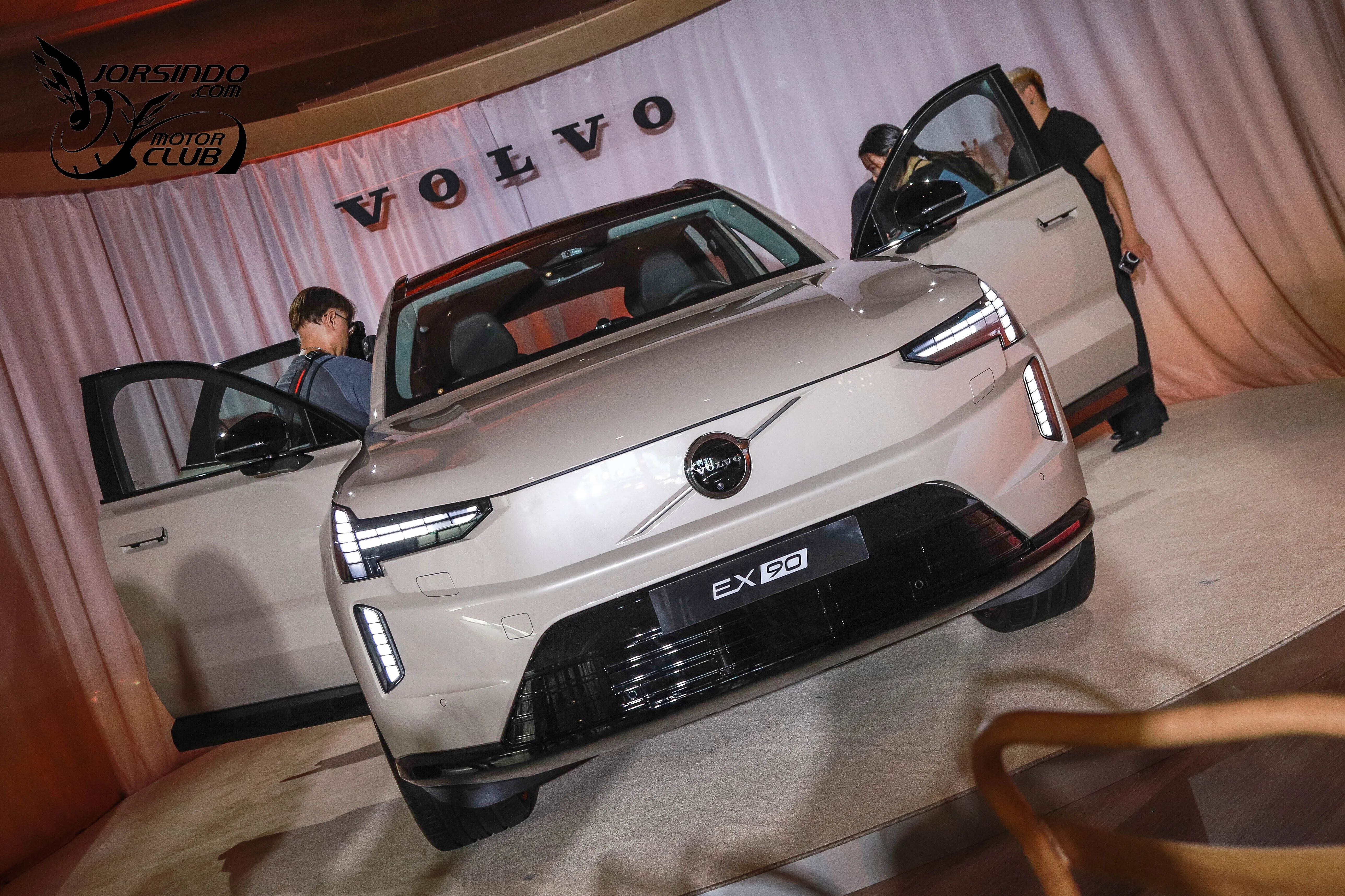 三車型，295萬元起！Volvo純電休旅旗艦EX90抵台上市4495|小老婆汽機車資訊網