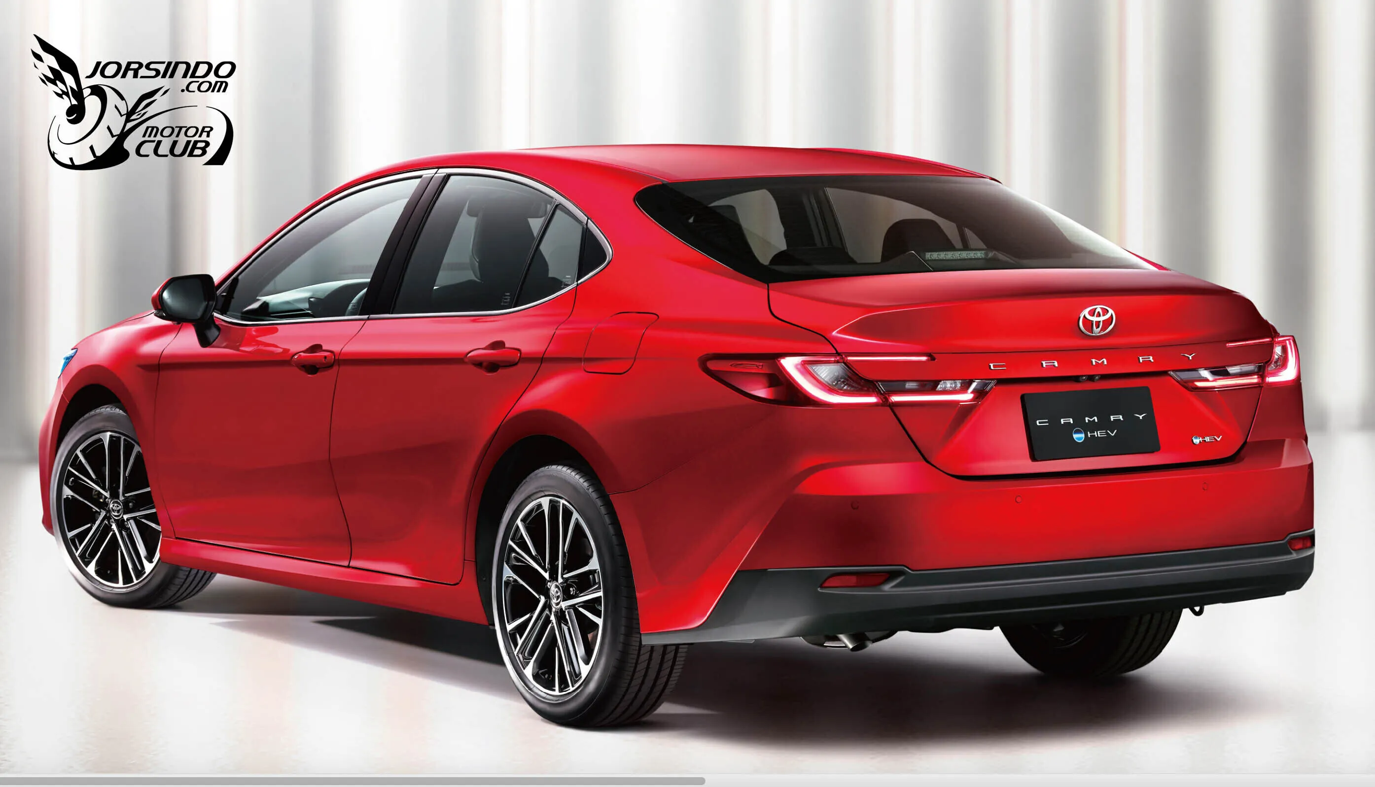 Toyota新年式Camry 100.9萬起在台上市，新增入門「汽油尊爵」版！7195|小老婆汽機車資訊網