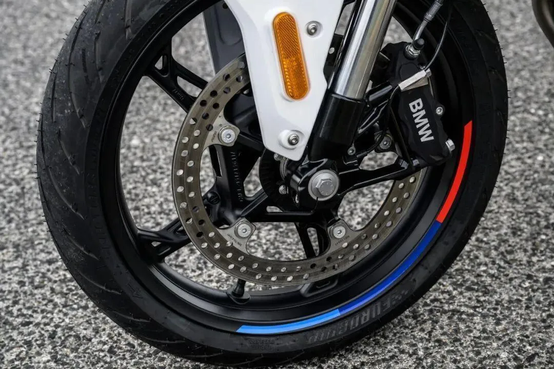 米兰车展丨川崎VERSYS 900亮相，BMW S450RR曝光，春风V4SR-RR...2106|小老婆汽機車資訊網