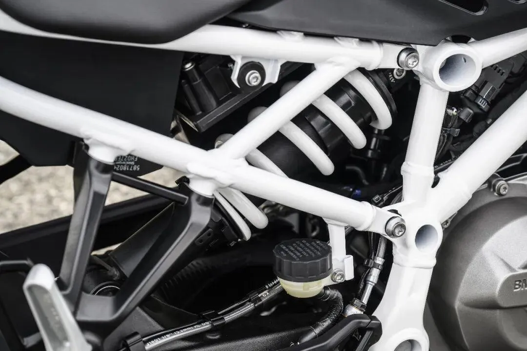 米兰车展丨川崎VERSYS 900亮相，BMW S450RR曝光，春风V4SR-RR...150|小老婆汽機車資訊網