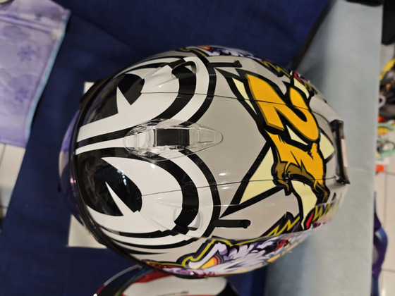 封面"Arai