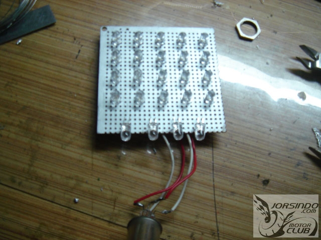 朋友的得意100土炮LED尾燈(裝上去~發光中)6996|小老婆汽機車資訊網