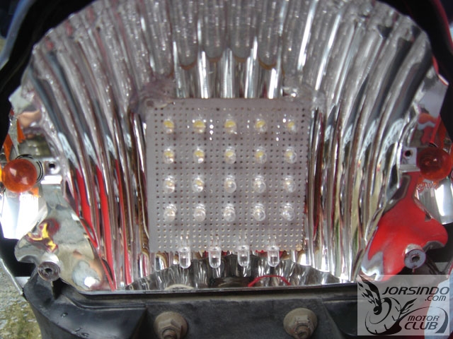 朋友的得意100土炮LED尾燈(裝上去~發光中)3765|小老婆汽機車資訊網